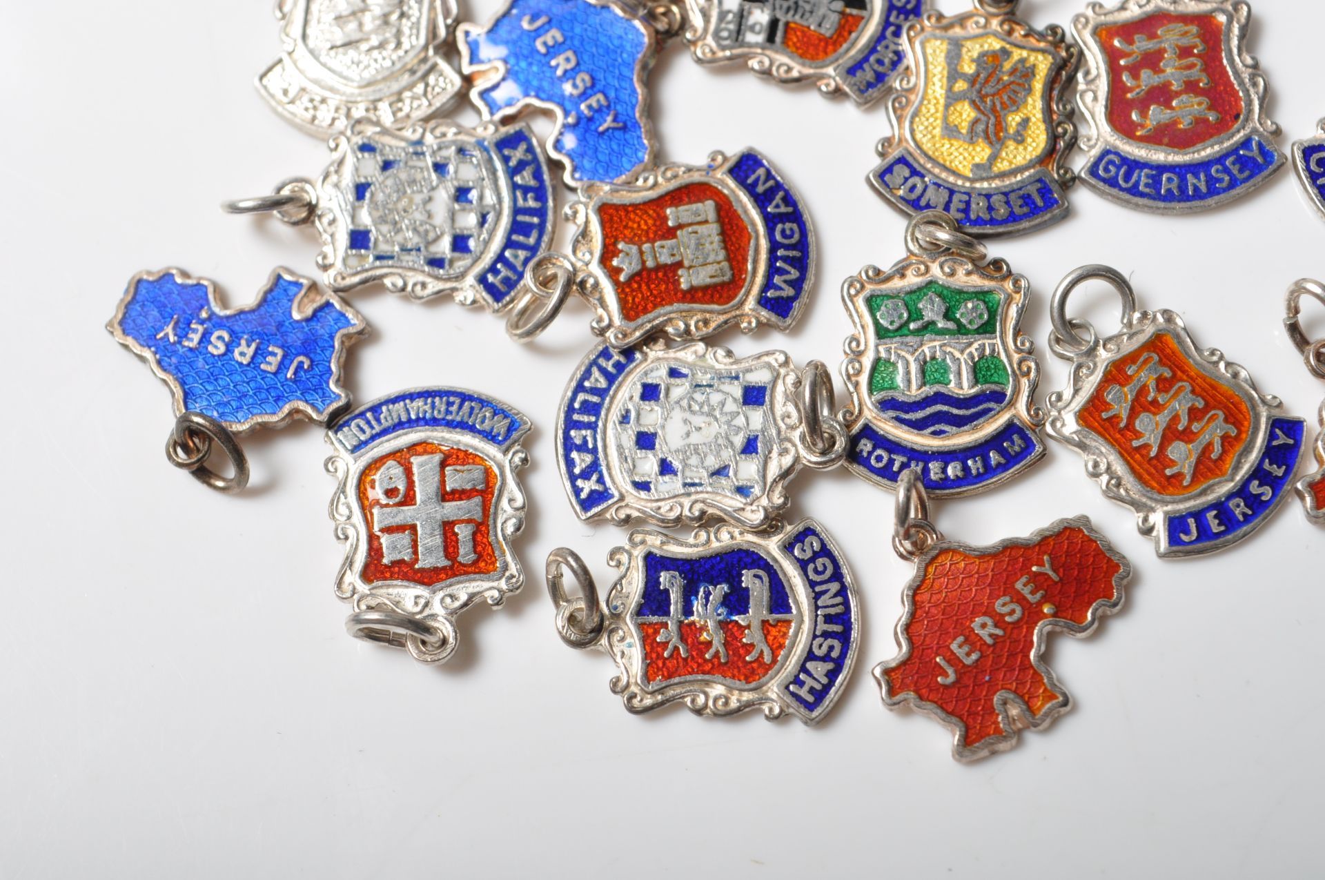 GROUP OF TWENTY SILVER SOUVENIR CHARMS - Bild 3 aus 8