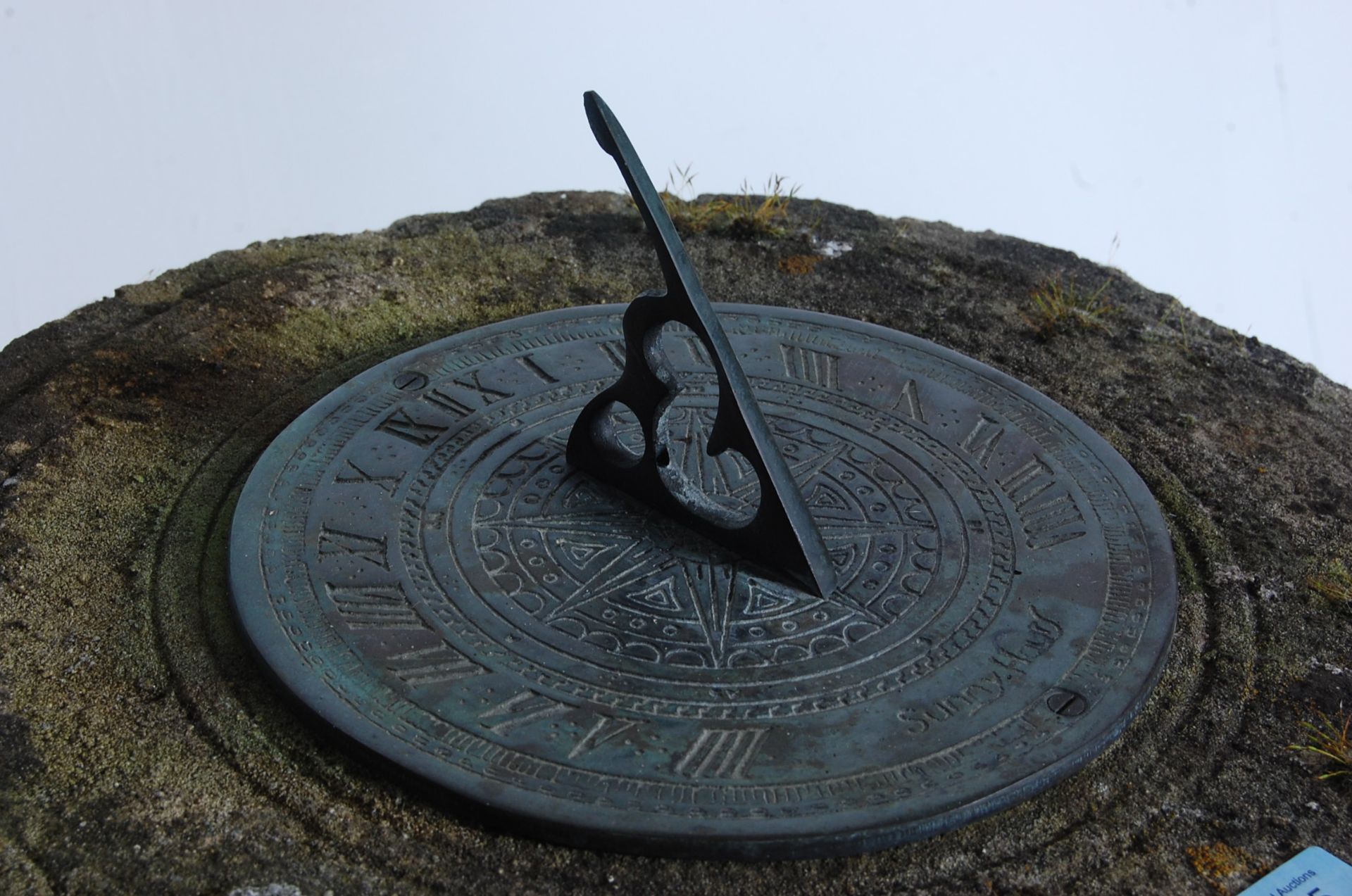 LATE 20TH CENTURY COMPOSITE GARDEN STONE SUNDIAL - Bild 4 aus 6