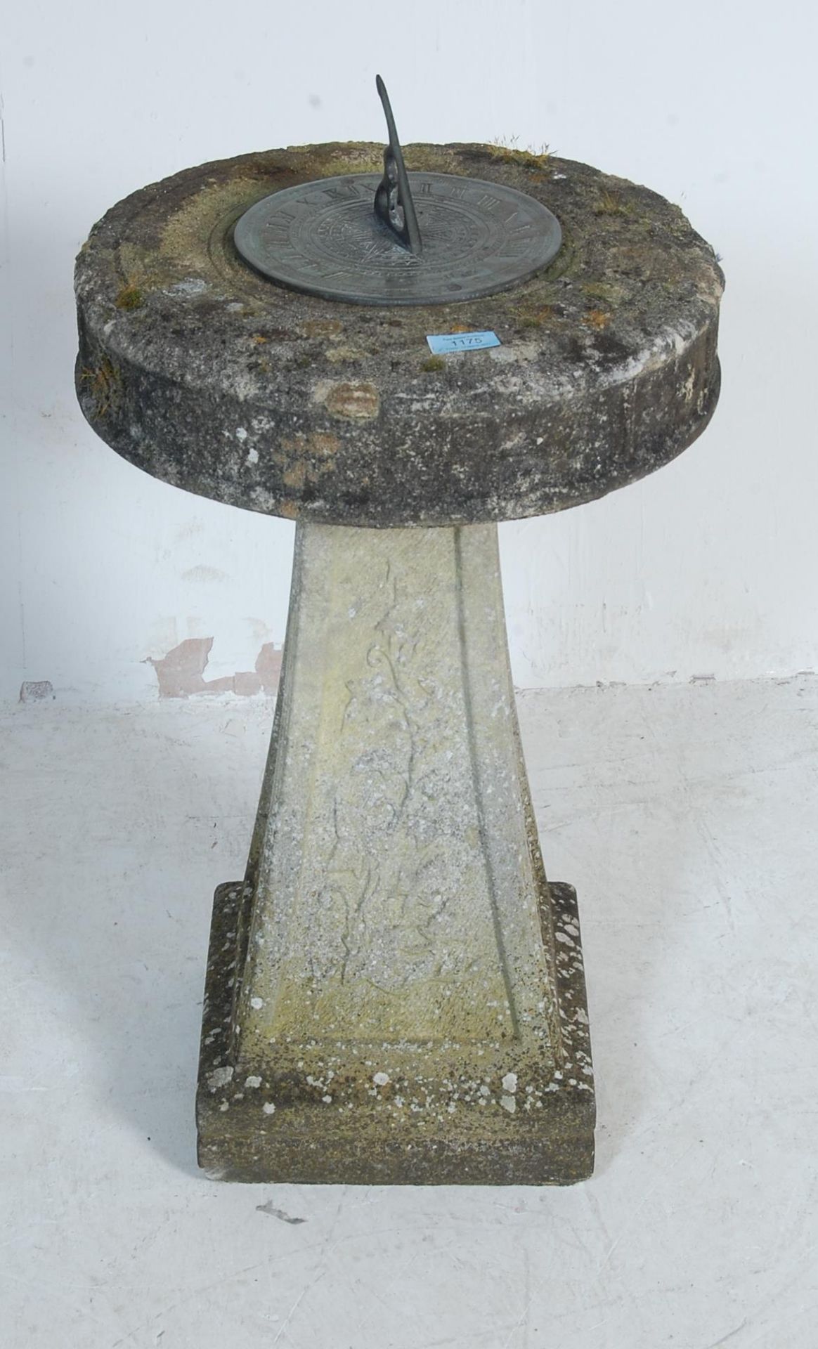 LATE 20TH CENTURY COMPOSITE GARDEN STONE SUNDIAL - Bild 2 aus 6