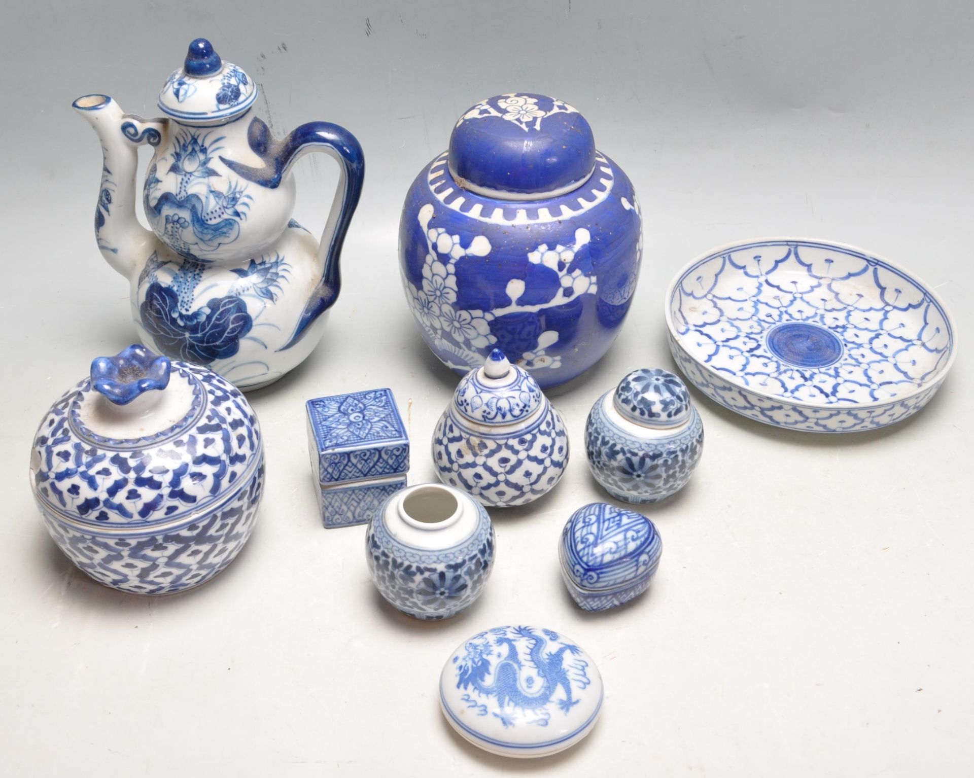 COLLECTION OF ANTIQUE CHINESE BLUE AND WHITE CERAMICS
