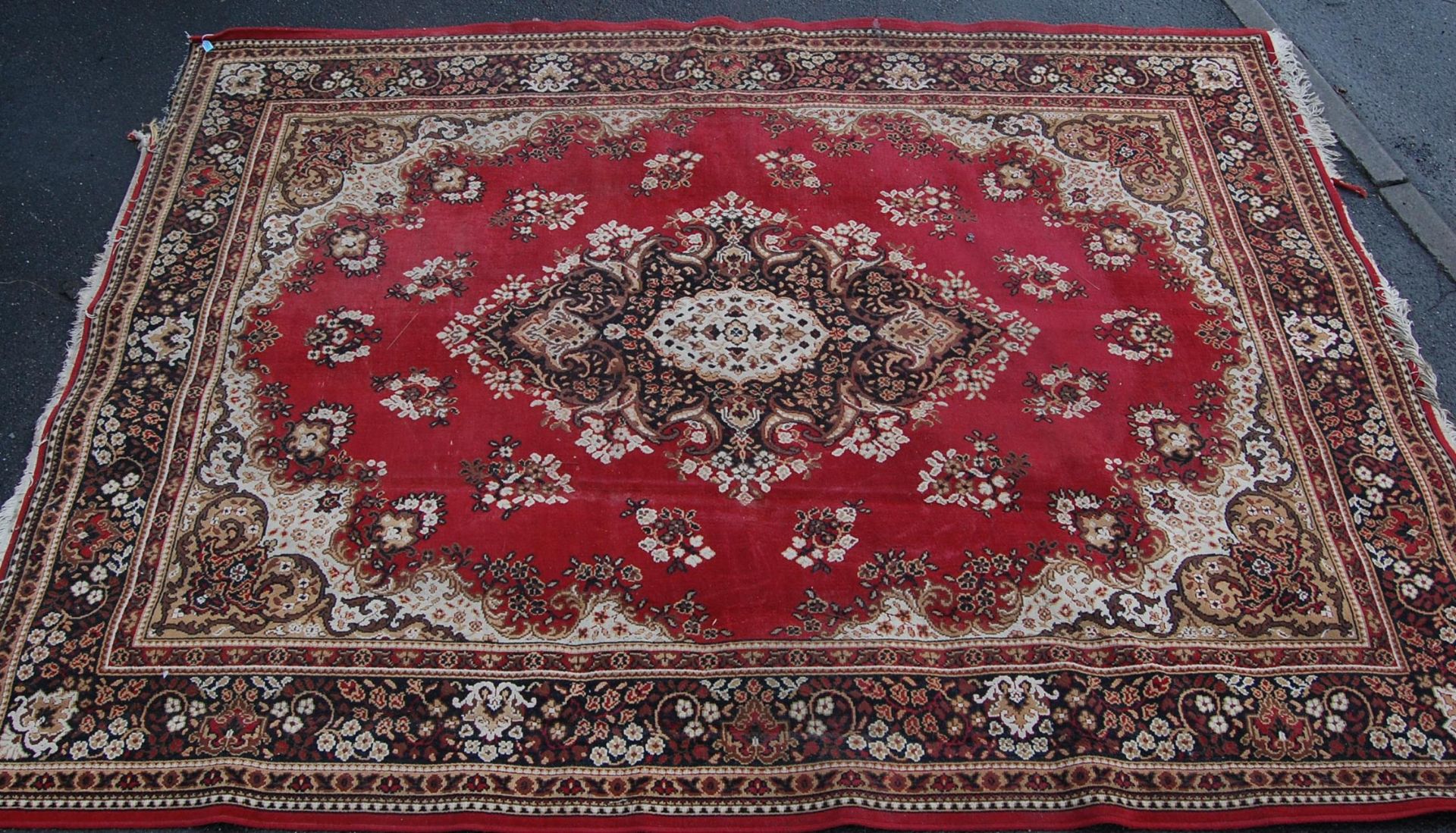 LARGE EARLY 20TH CENTURY PERSIAN ISLAMIC RUG - Bild 5 aus 6