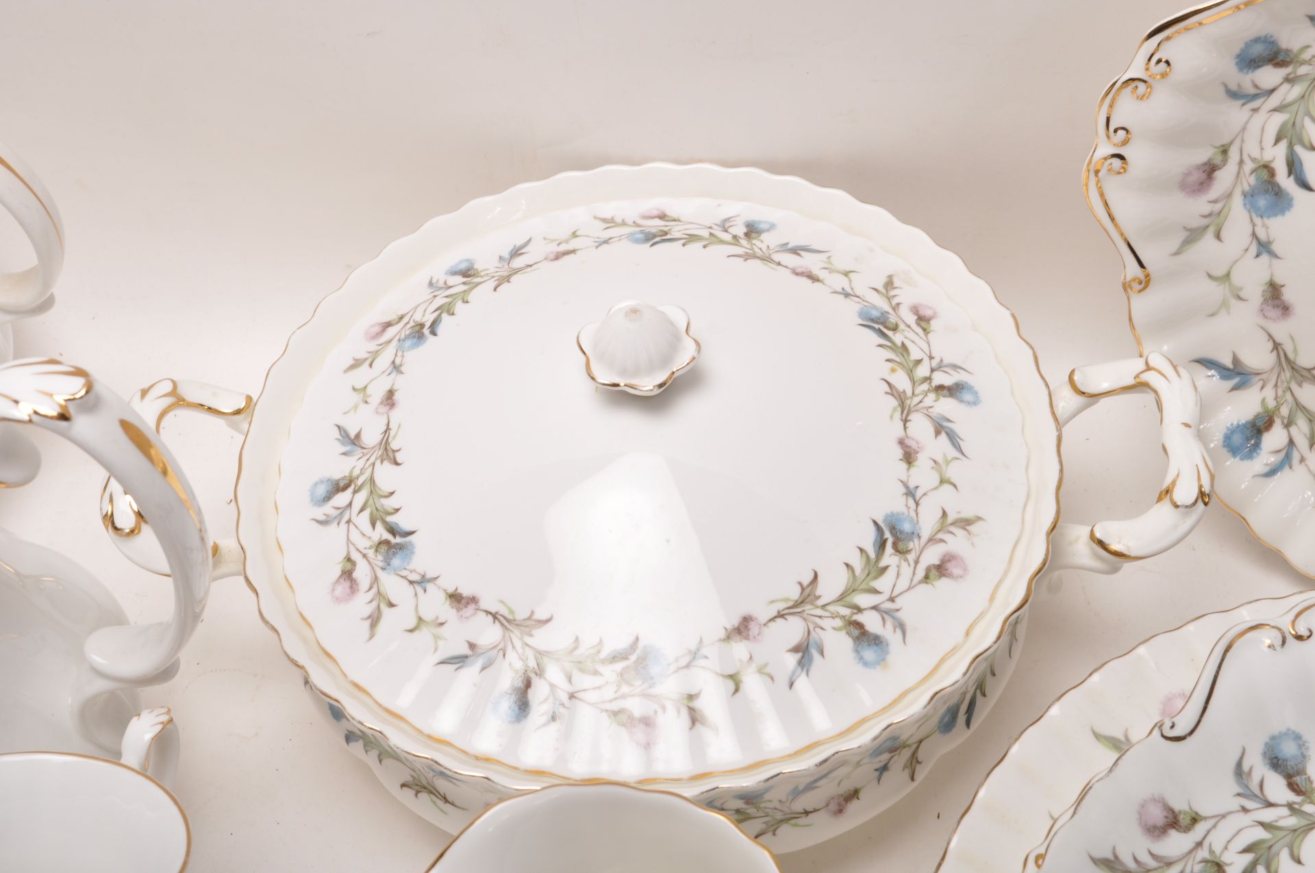 LARGE ROYAL ALBERT BRIGADOON DINING SERVICE - Bild 7 aus 19