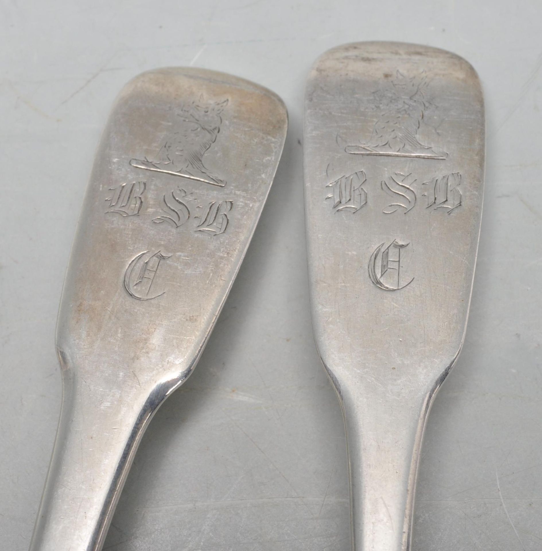 SIX 19TH CENTURY ANTIQUE FIDDLE PATTERN SPOONS - Bild 3 aus 7