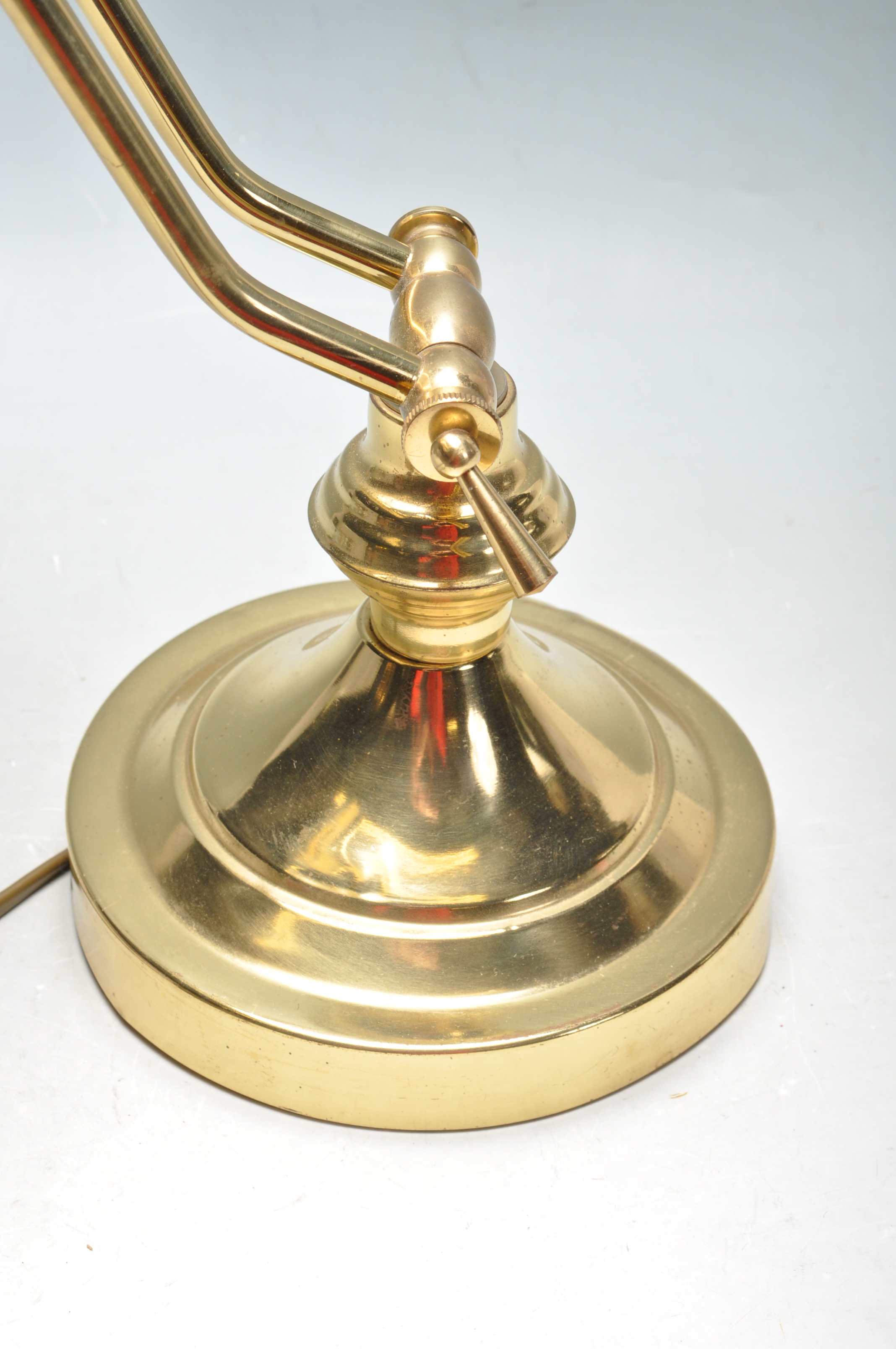 20TH CENTURY ANTIQUE STYLE BRASS BANKING LAMP - Image 4 of 5