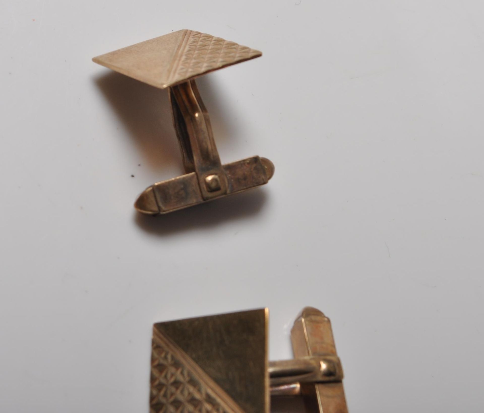 1960'S 9CT GOLD GENTLEMAN'S CUFFLINKS - Image 3 of 5