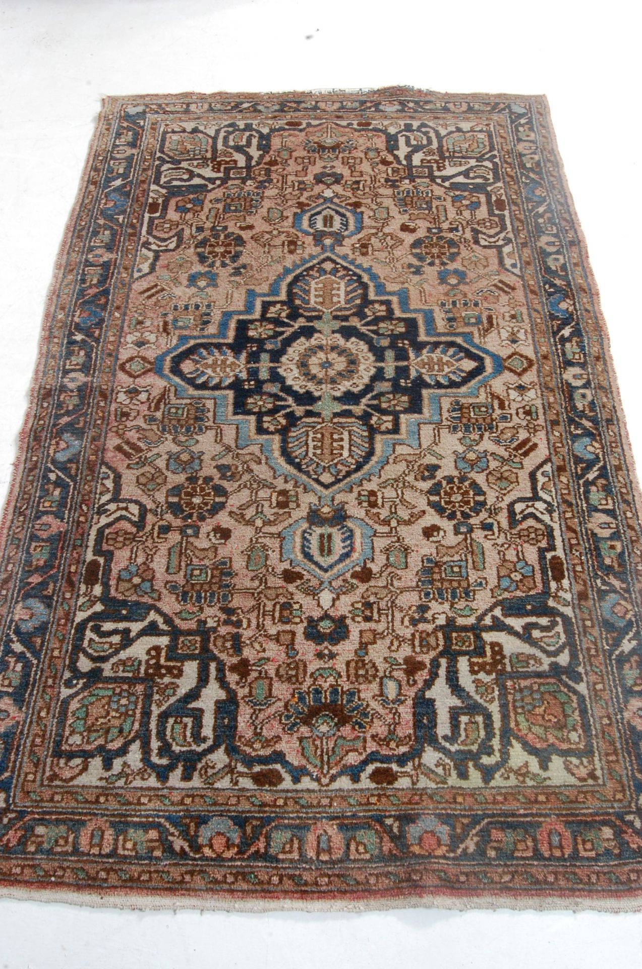 MID CENTURY PERSIAN HAMADAN HAND WOVEN RUG - Bild 8 aus 8