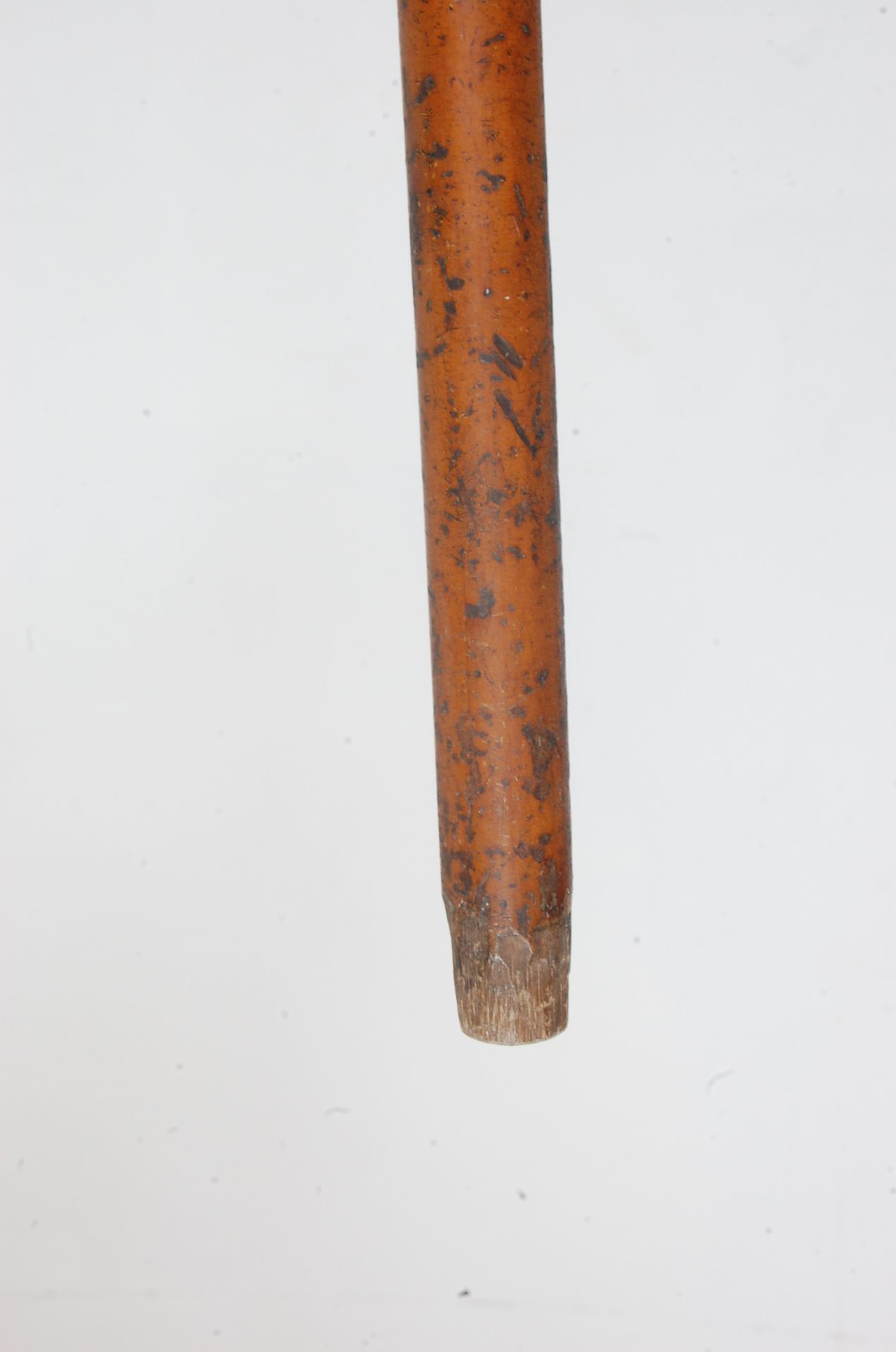 A 20TH CENTURY MALACCA AND BONE WALKING STICK WITH HALLMARKED SILVER COLLAR. - Bild 7 aus 7