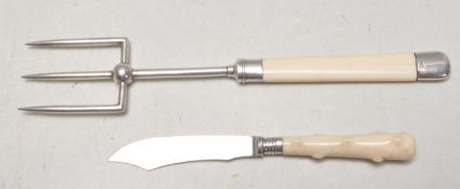 EDWARDIAN ANTIQUE SILVER TOASTING FORK AND BREAD K