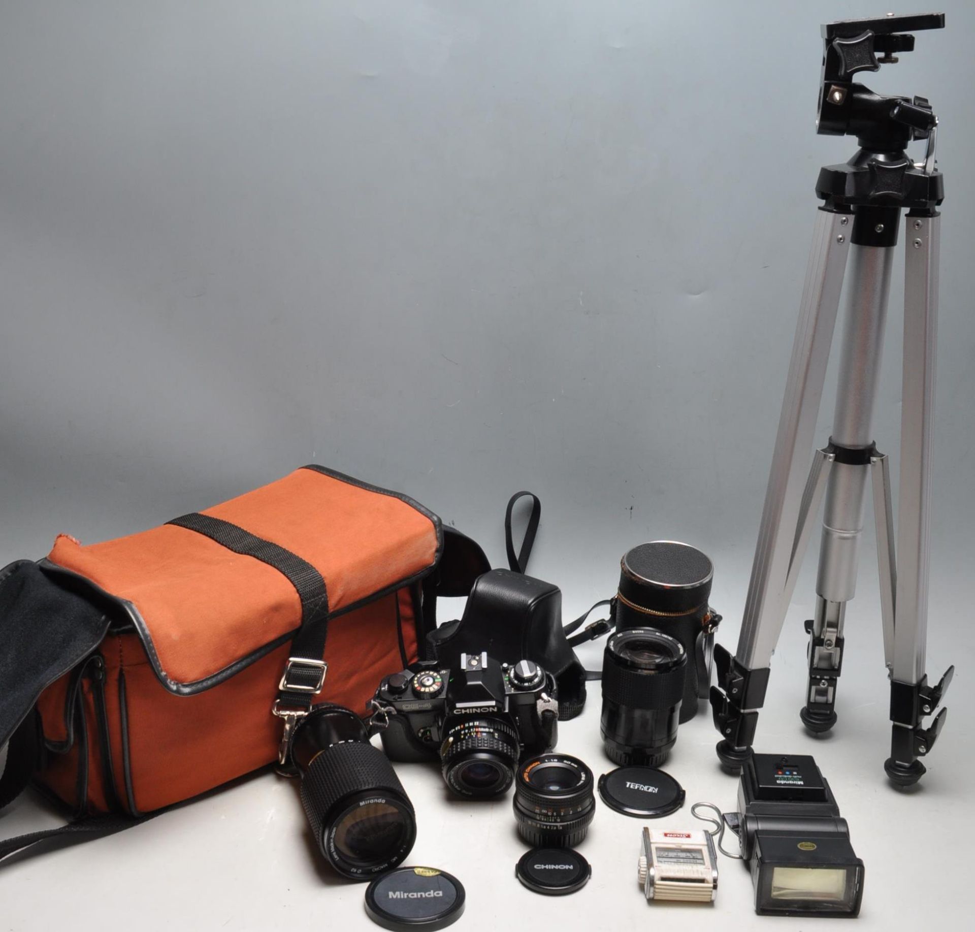 COLLECTION OF VINTAGE CAMERA EQUIPMENT