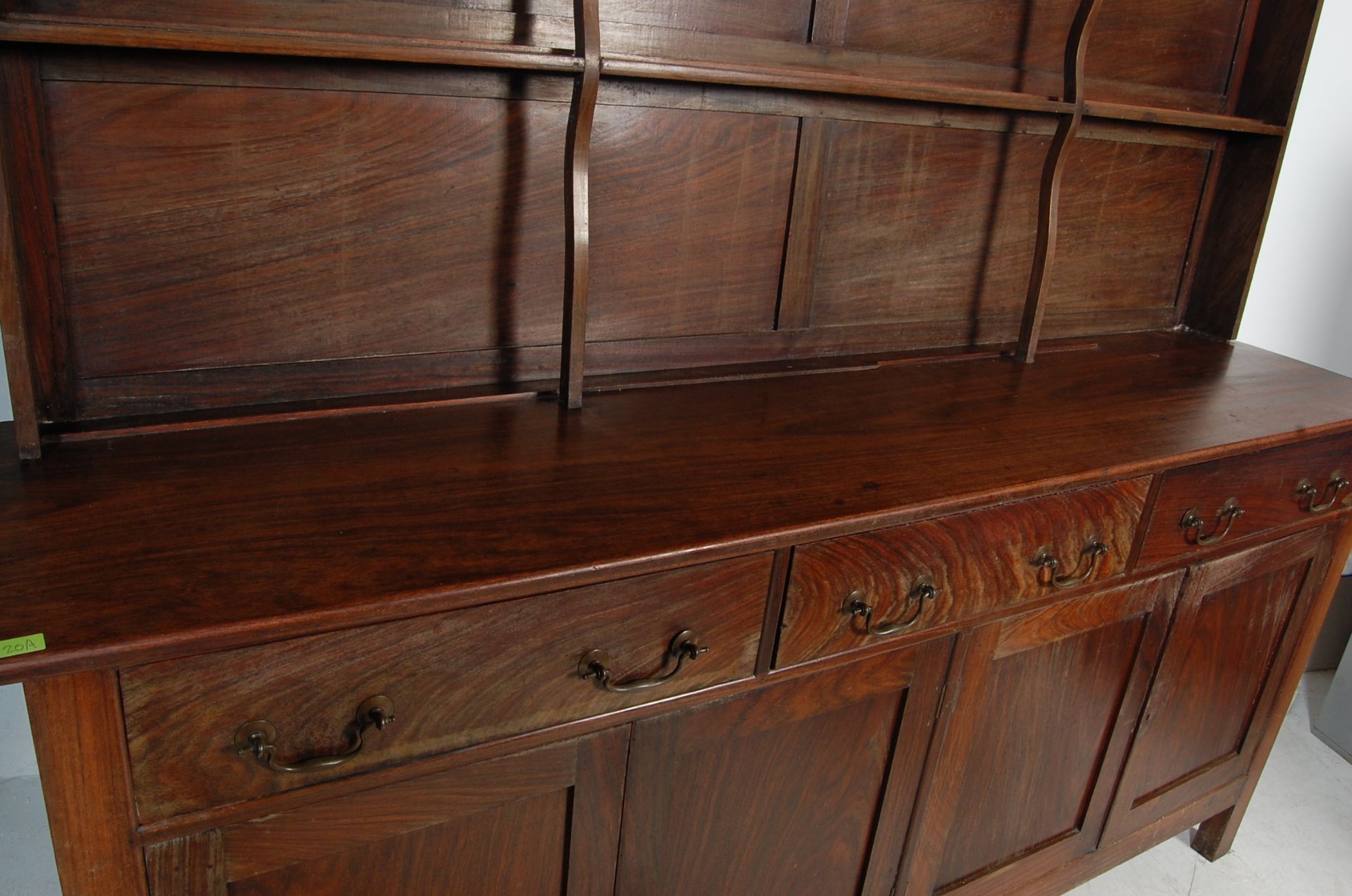 18TH CENTURY STYLE LARGE MAHOGANY KITCHEN DRESSER - Bild 3 aus 7