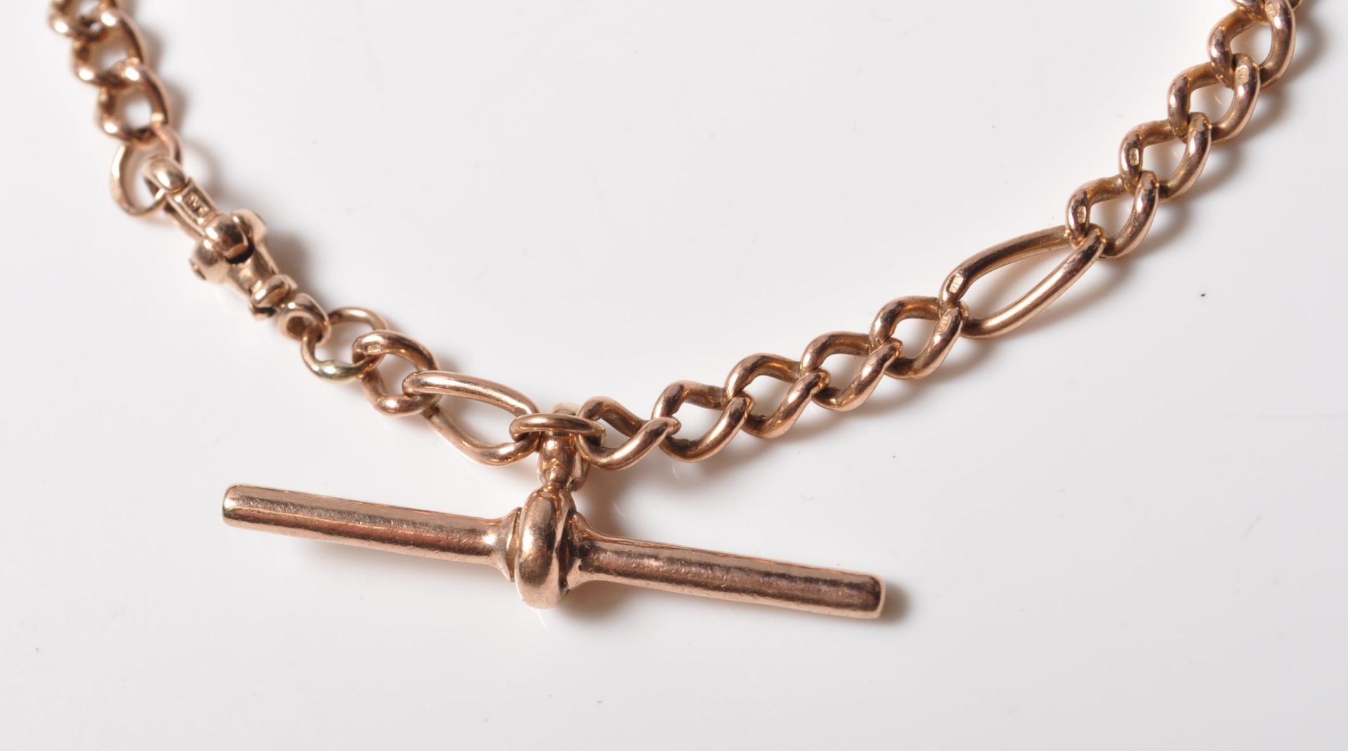 9CT GOLD FIGARO CHAIN BRACELET WITH T BAR - Image 2 of 5
