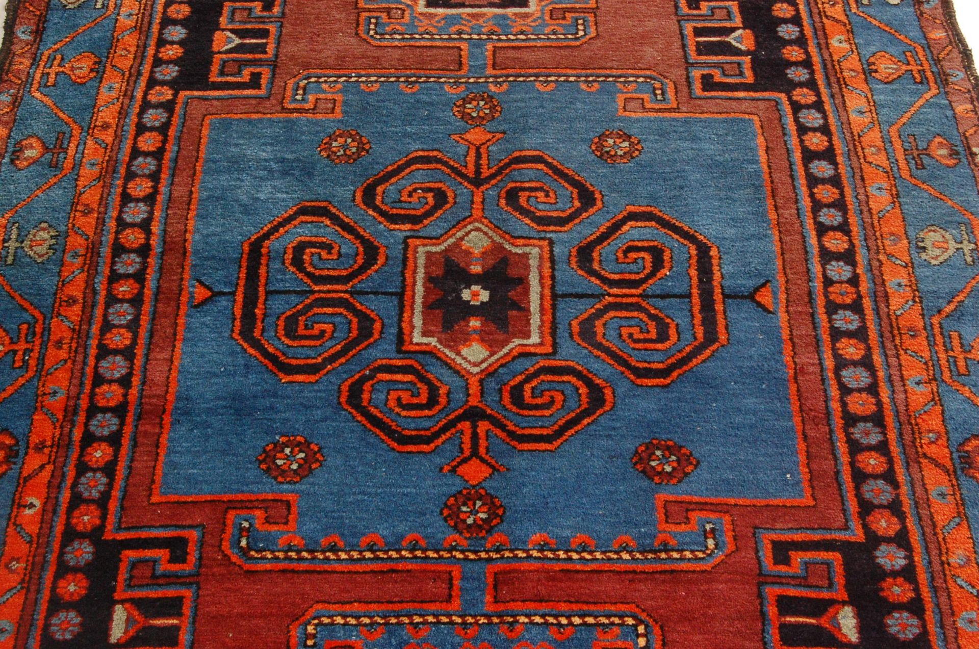 20TH CENTURY NORTHWEST PERSIAN MALAYER RUG - Bild 7 aus 8