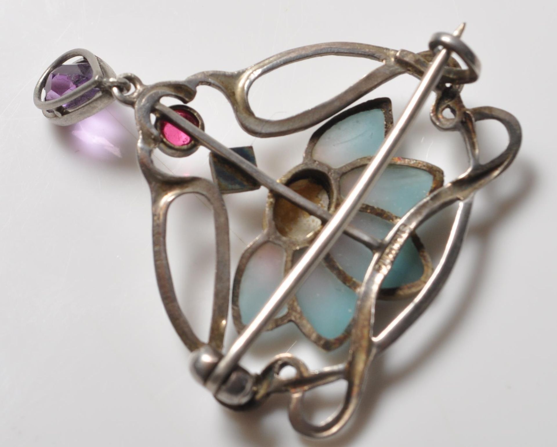 ART NOUVEAU SILVER AND PILQIE A JOUR BROOCH - Image 6 of 6