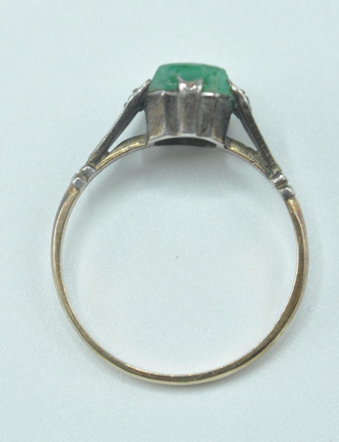 1930'S ART DECO 9CT GOLD GREEN STONE RING - Image 7 of 10