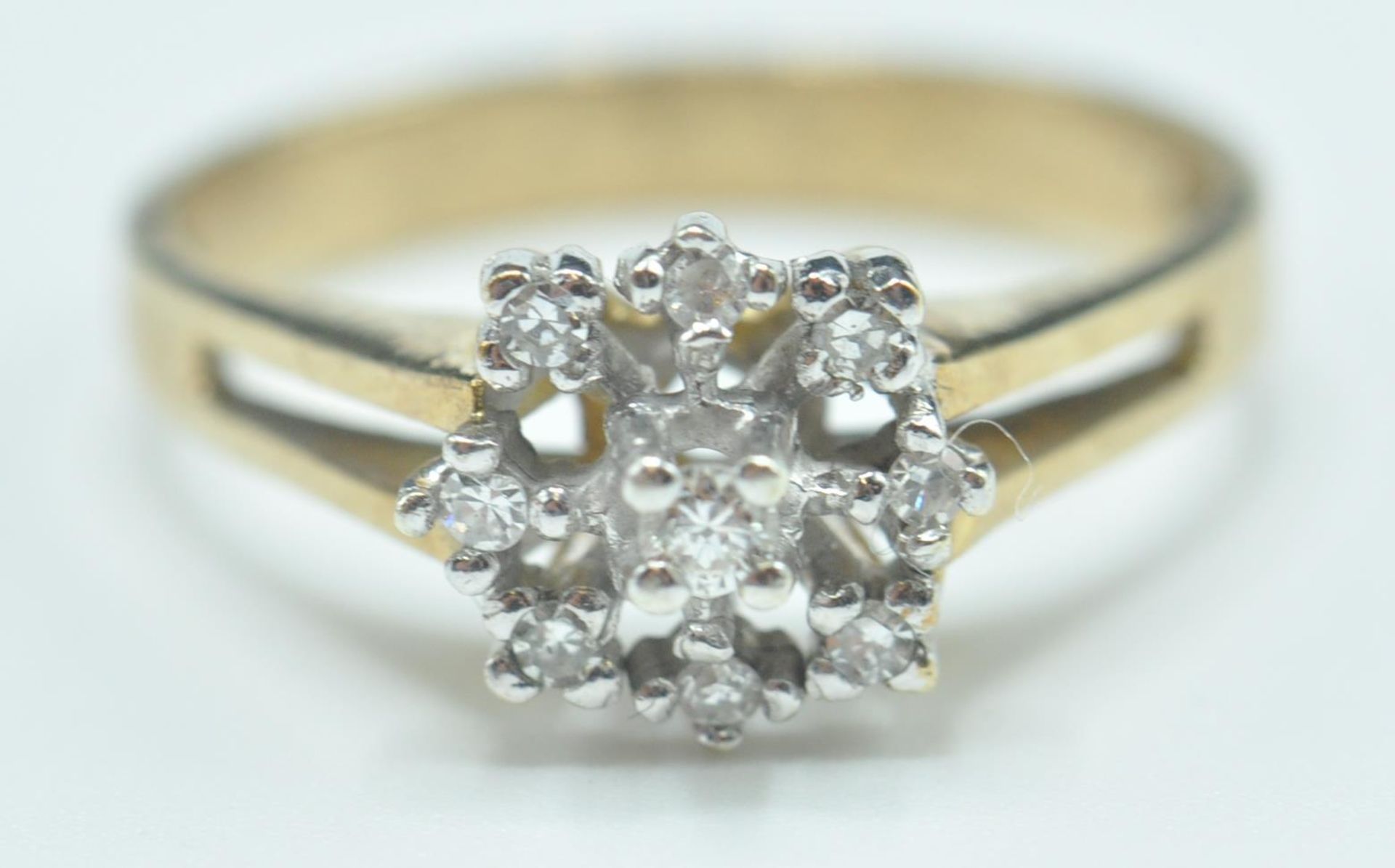 YELLOW GOLD AND DIAMOND RING - Image 2 of 8