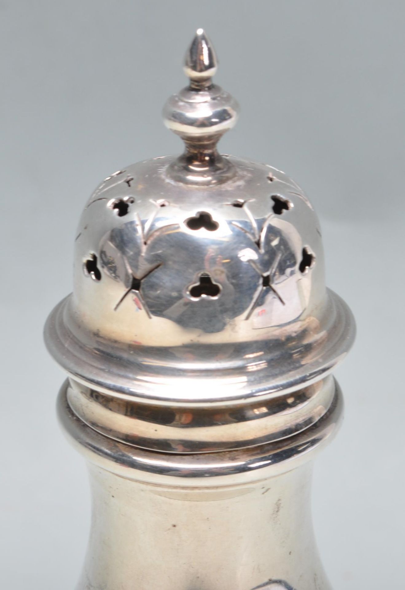 ANTIQUE CHARLES EDWARDS SILVER SUGAR CASTER - Bild 2 aus 8