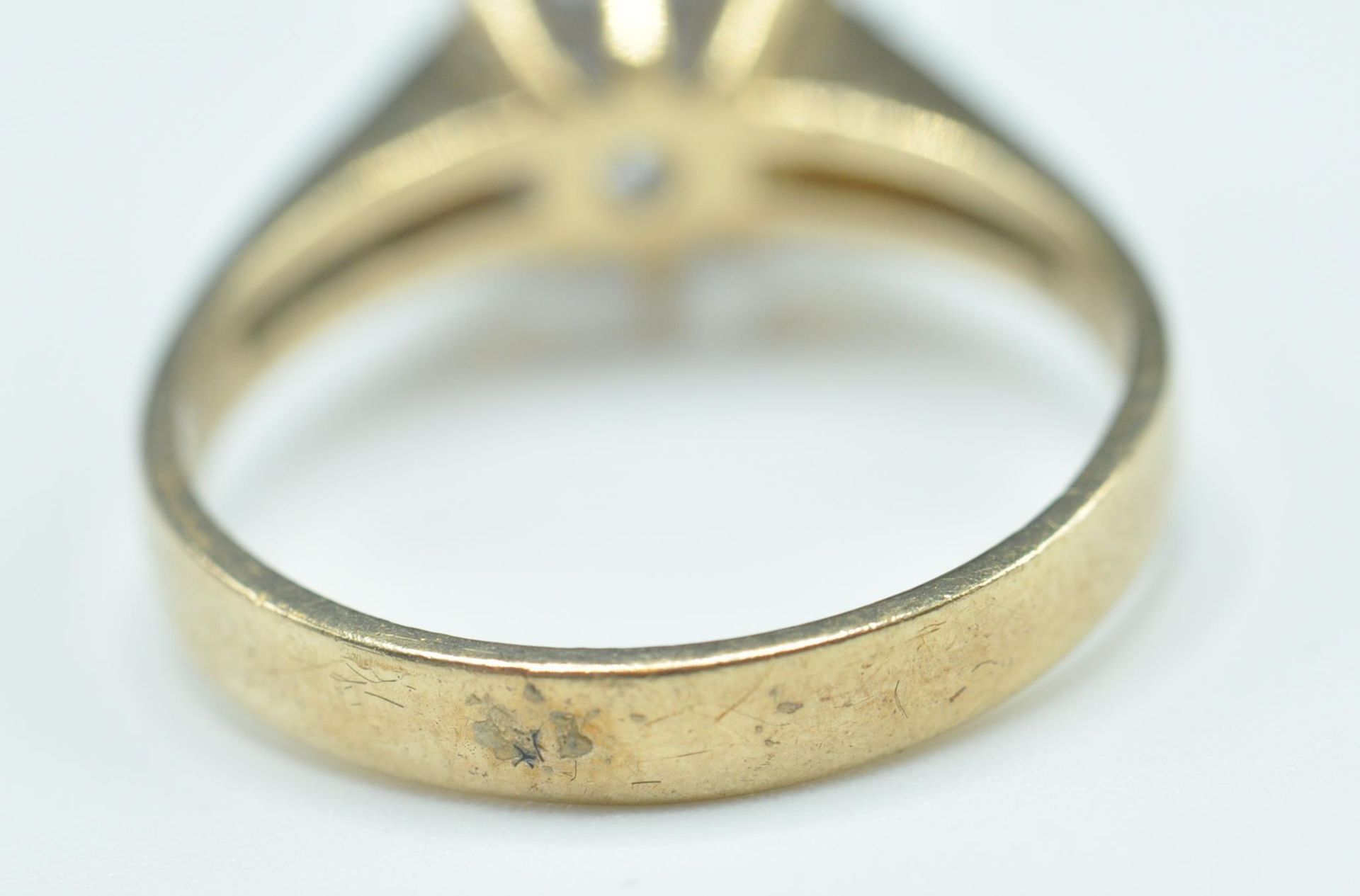 YELLOW GOLD AND DIAMOND RING - Image 6 of 8