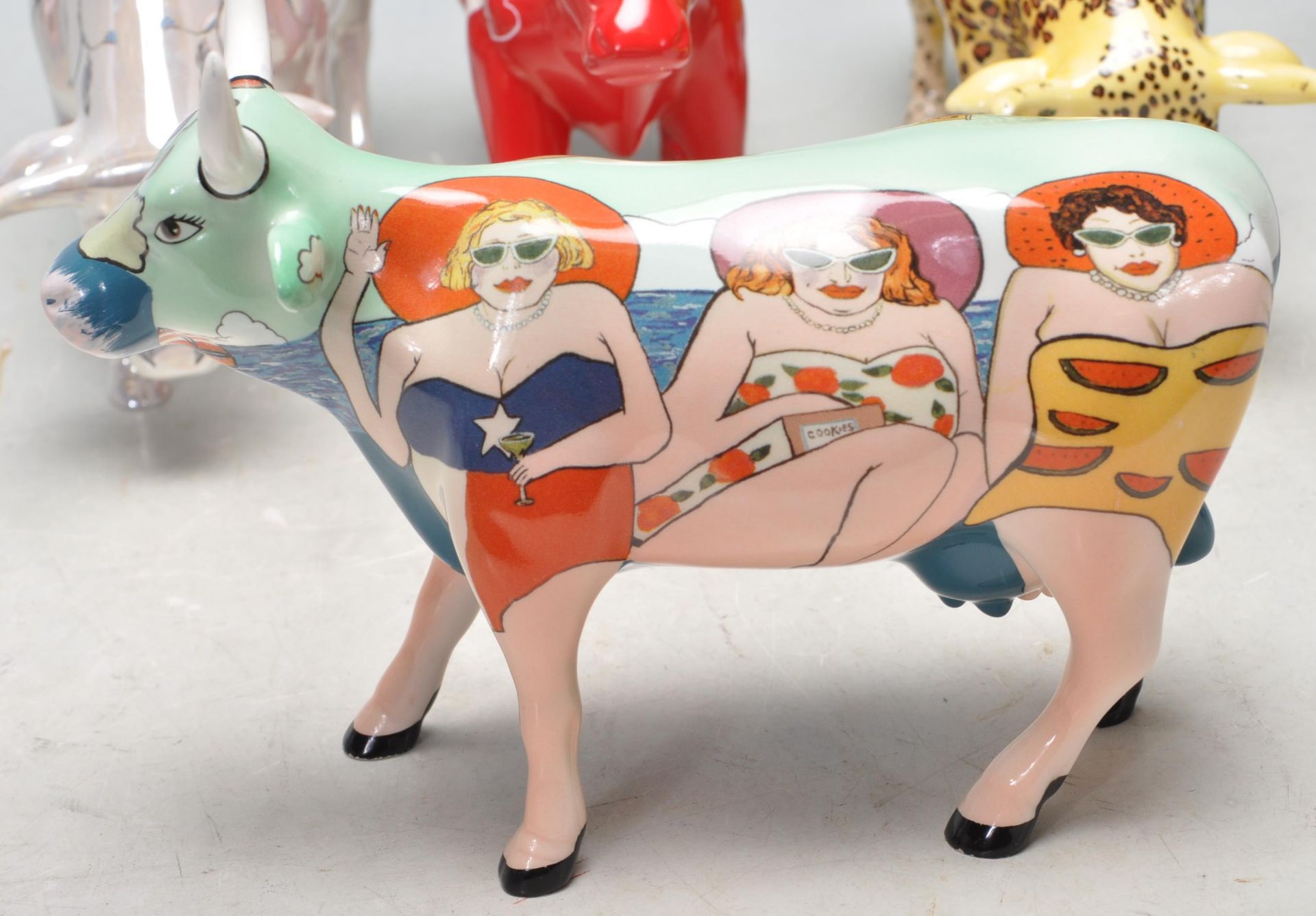 COW PARADE - VINTAGE POLYCROME CERAMIC COW FIGURINES - Bild 5 aus 9