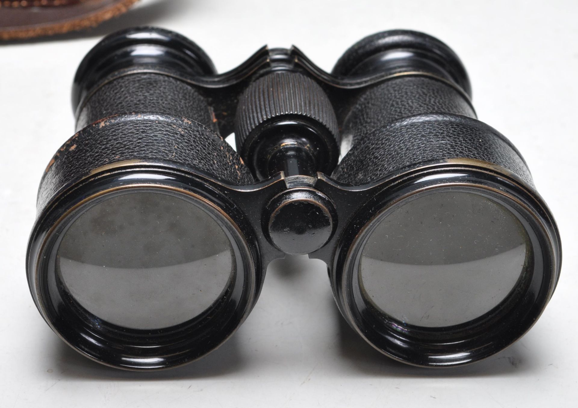 GROUP OF FOUR 19TH AND 20TH CENTURY BINOCULARS - Bild 6 aus 10