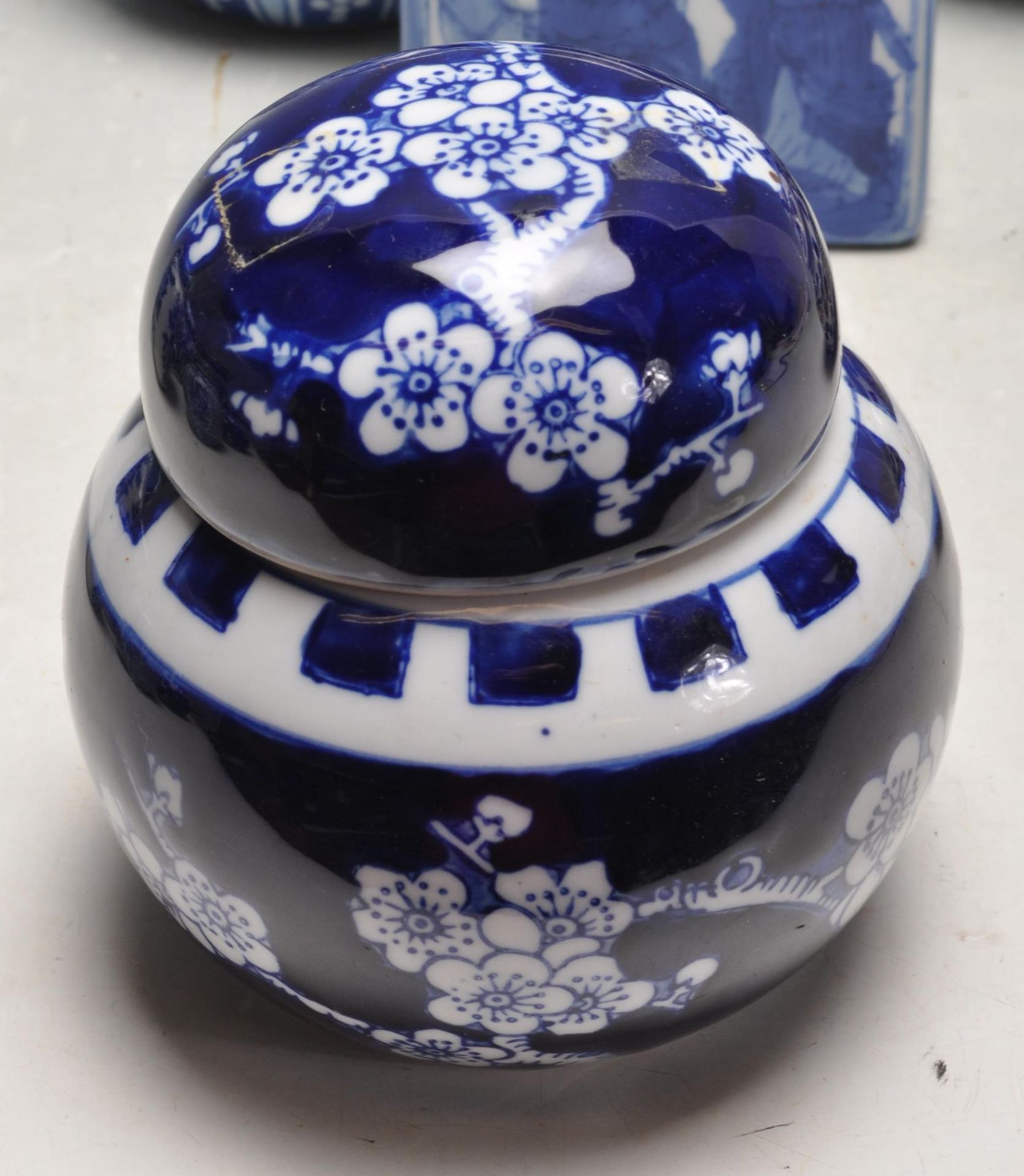 LARGE COLLECTION OF CHINESE ORIENTAL BLUE AND WHITE GINGER JARS - Bild 10 aus 13