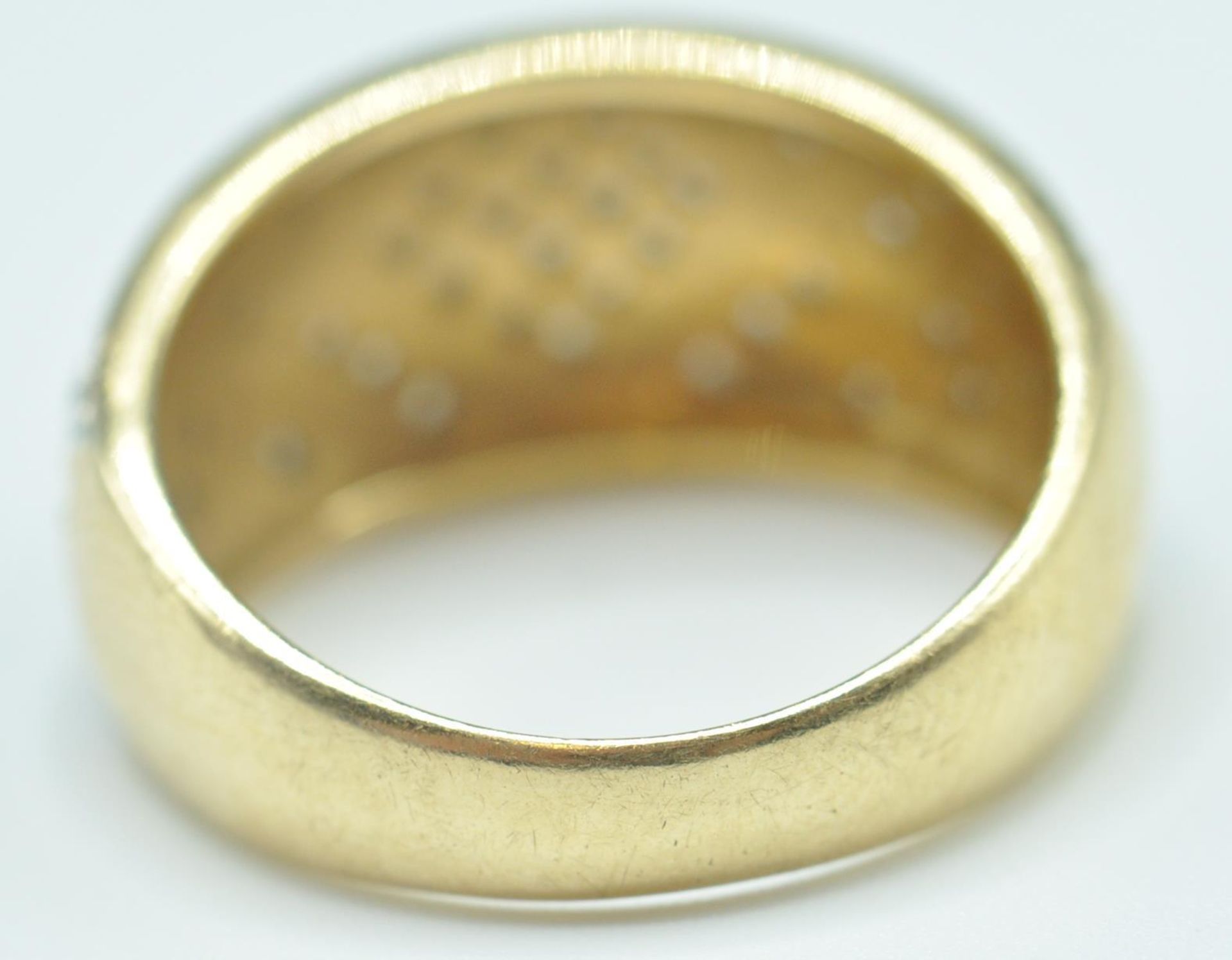 18CT GOLD AND DIAMOND DOME RING - Image 6 of 8