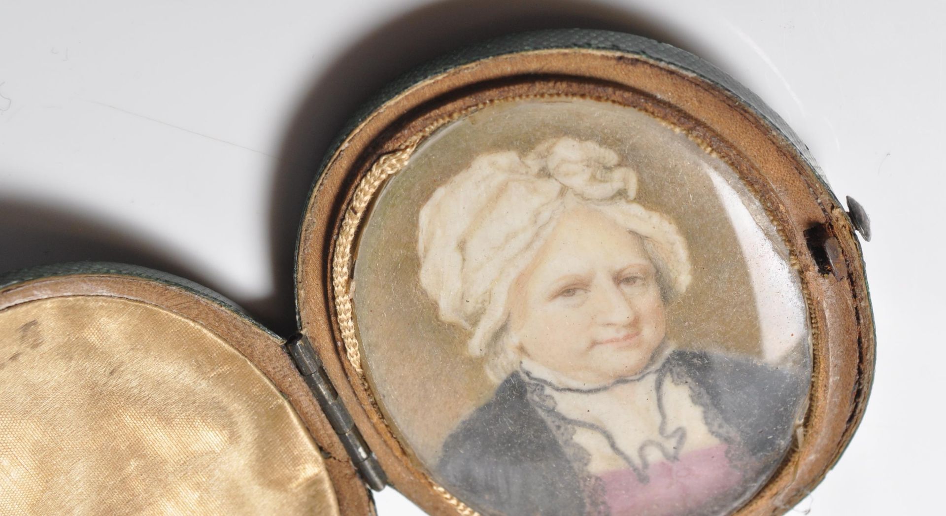 19TH CENTURY VICTORIAN MINIATURE PAINTING OF AN OLD LADY - Bild 5 aus 7