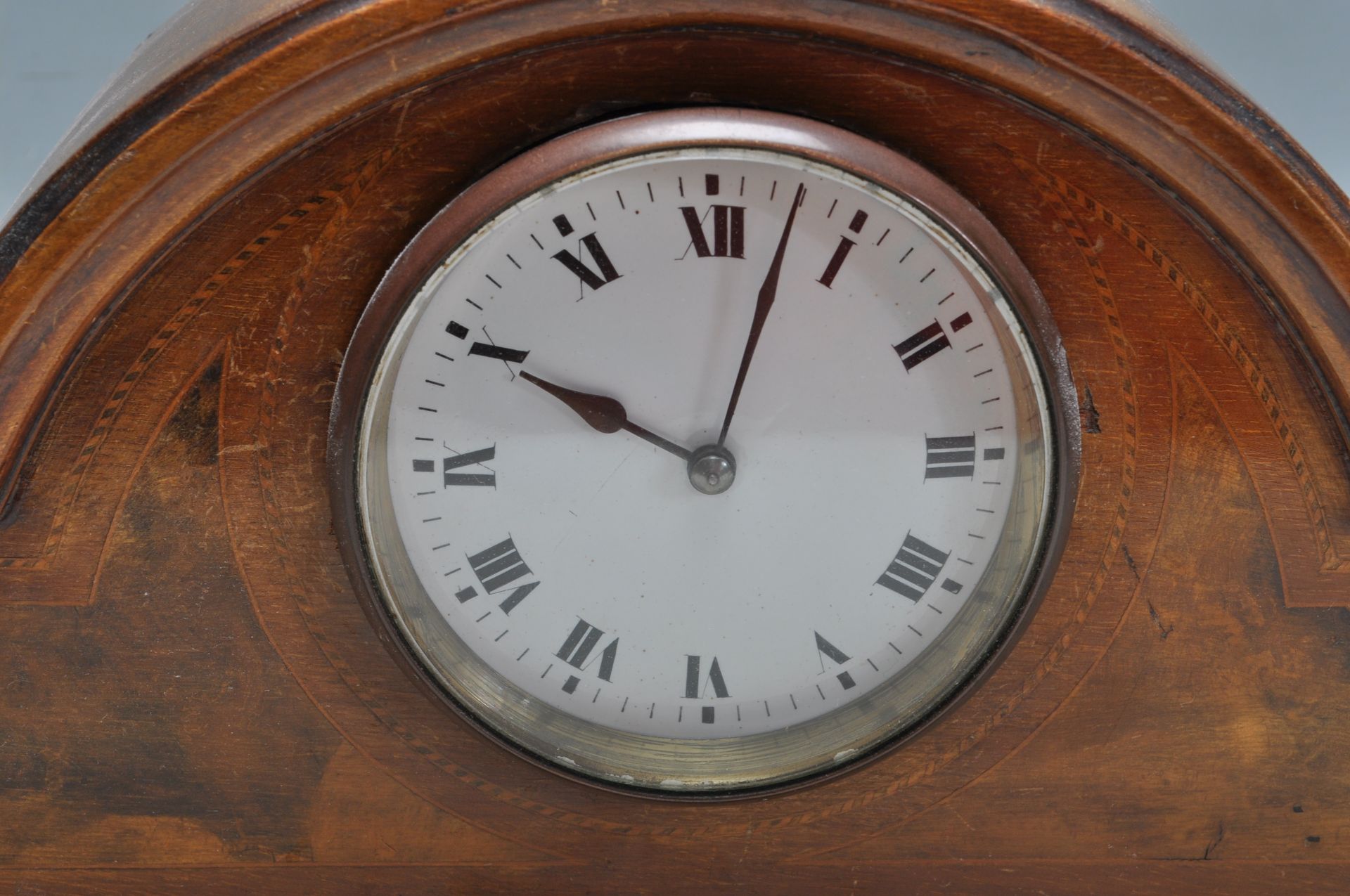 EDWARDIAN MAHOGANY INLAID DOME TOP MANTLE CLOCK - Bild 2 aus 8