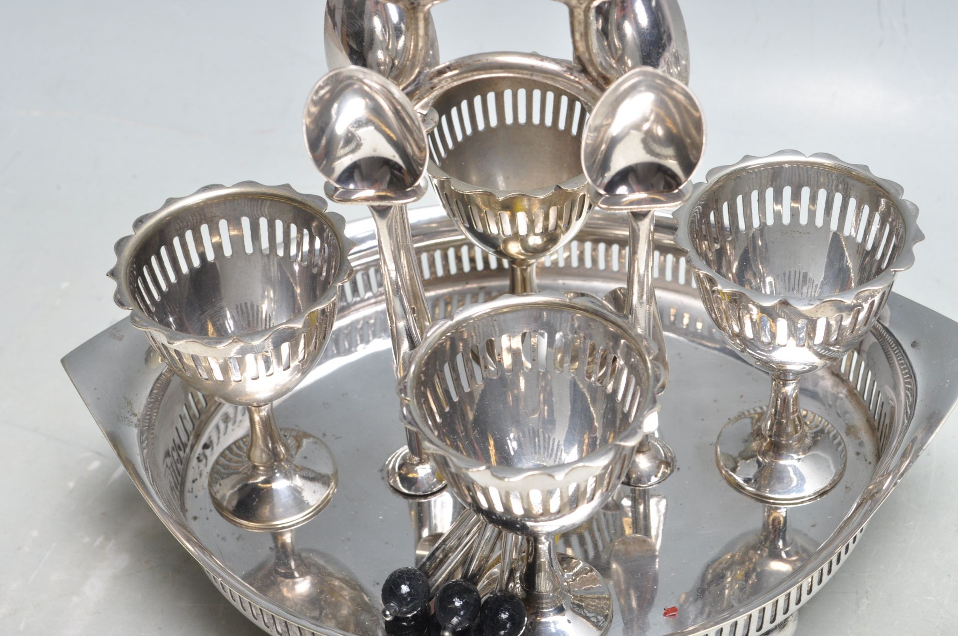 EARLY 20TH CENTURY SILVER PLATED TABLE WARE AND SILVER SPOONS - Bild 8 aus 12