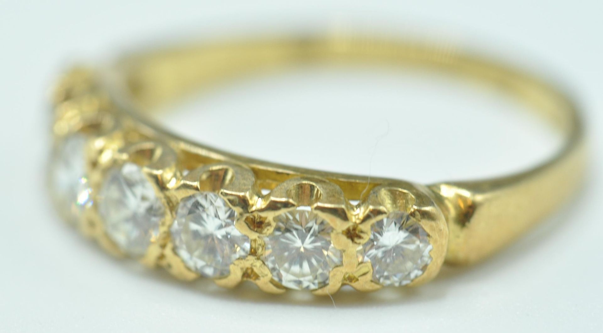 1970'S 18CT GOLD AND DIAMOND HALF HOOP RING - Bild 3 aus 6