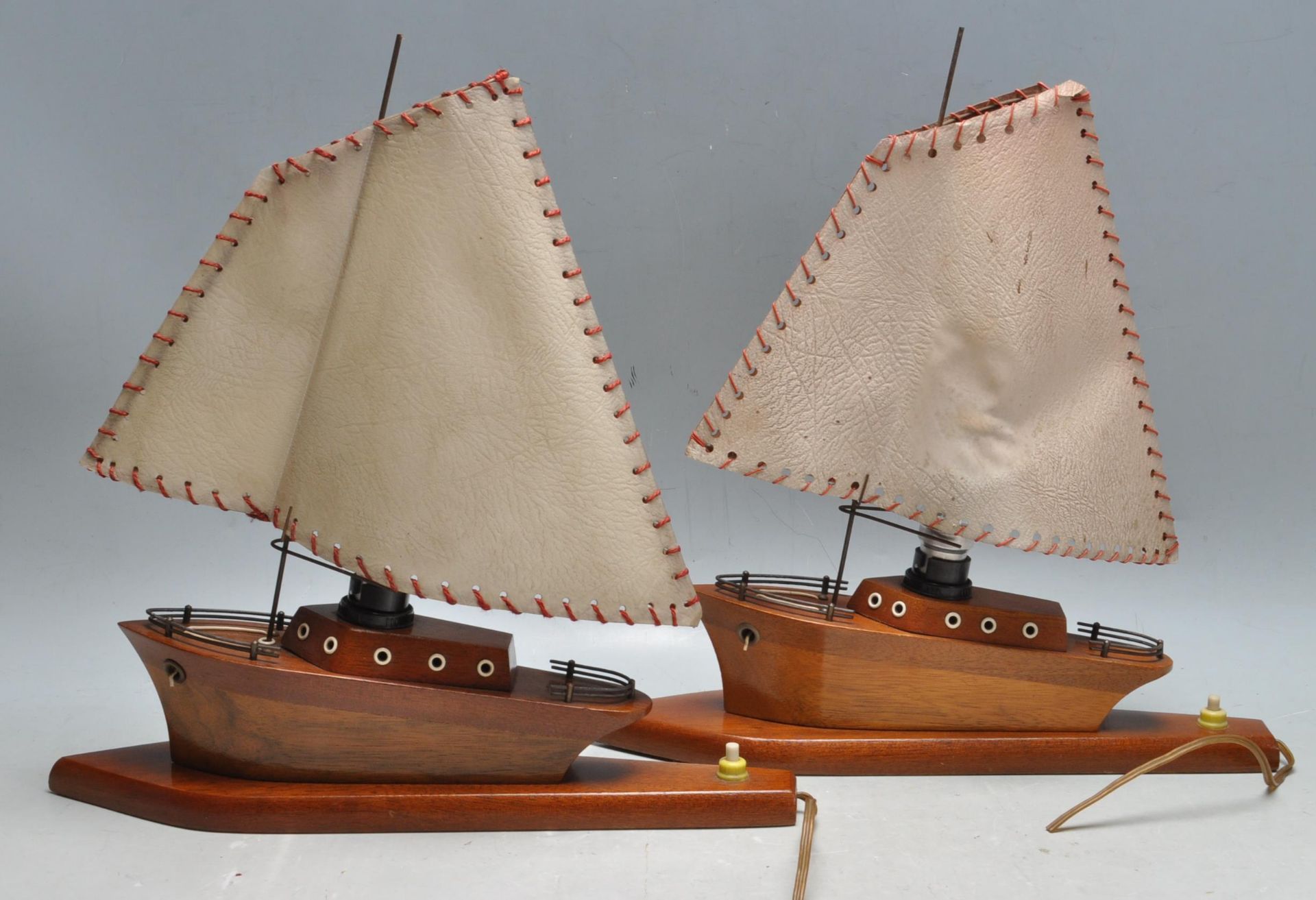 PAIR OF RETRO BOAT LAMPS AND NAUTICAL NUT CRACKER - Bild 6 aus 9