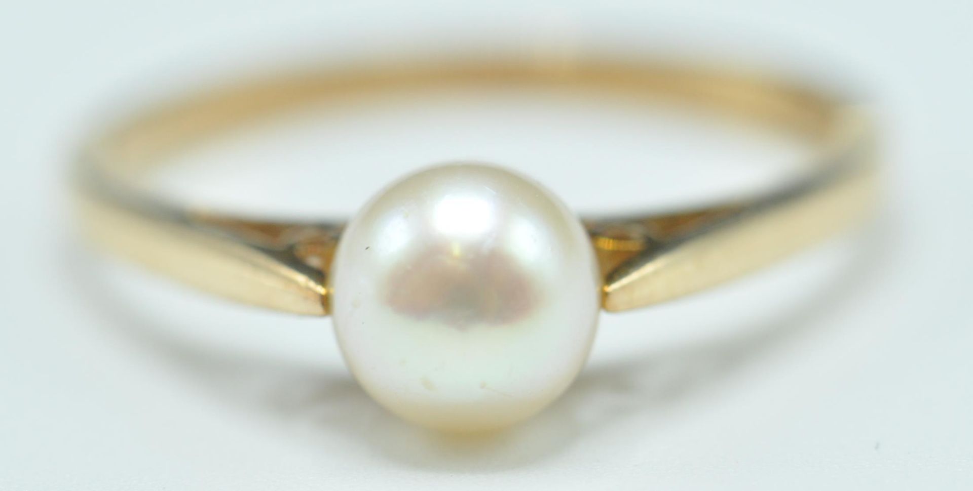 9CT GOLD AND SINGLE PEARL HALLMARKED RING - Bild 2 aus 6