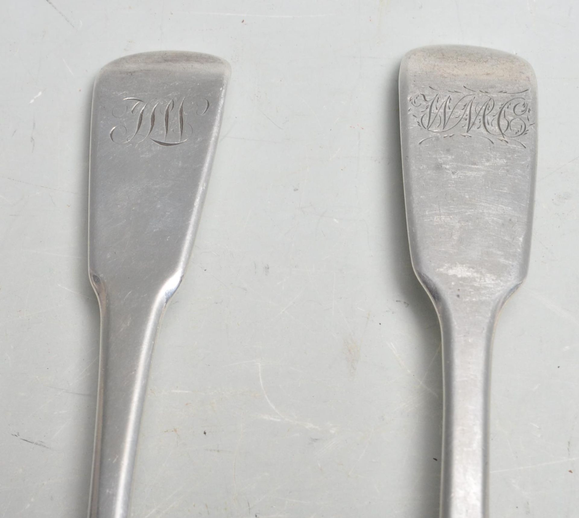 SIX 19TH CENTURY ANTIQUE FIDDLE PATTERN SPOONS - Bild 2 aus 7