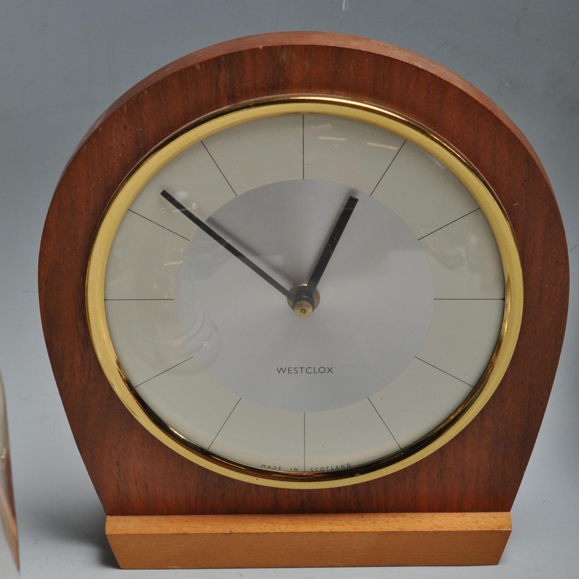 COLLECTION OF RETRO 1960S CLOCKS TO INCLUDE METAMEC, WESTCLOX AND KAISER. - Bild 7 aus 8