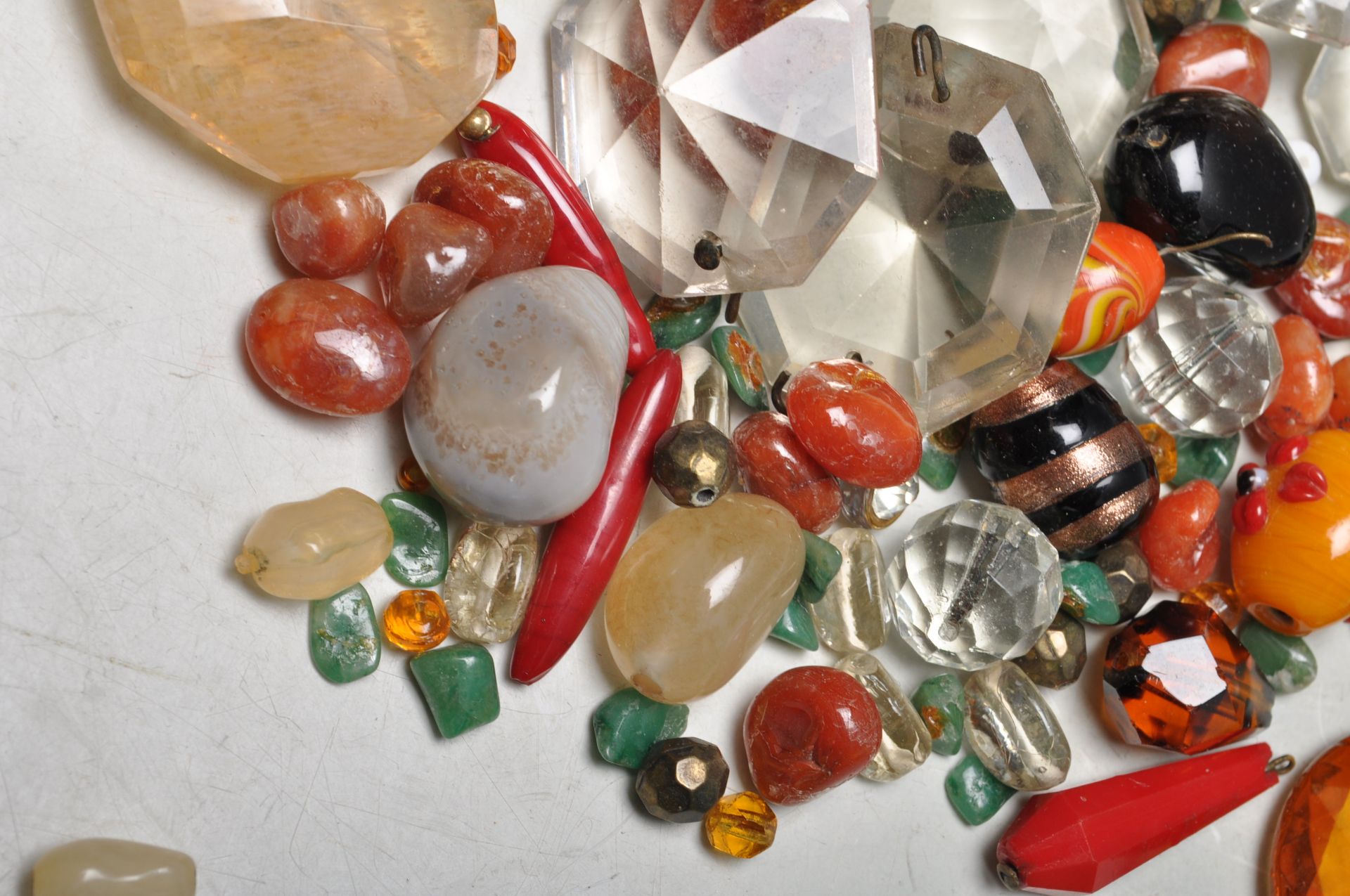 COLLECTION OF VARIOUS AGATE AND GLASS BEADS - Bild 2 aus 6