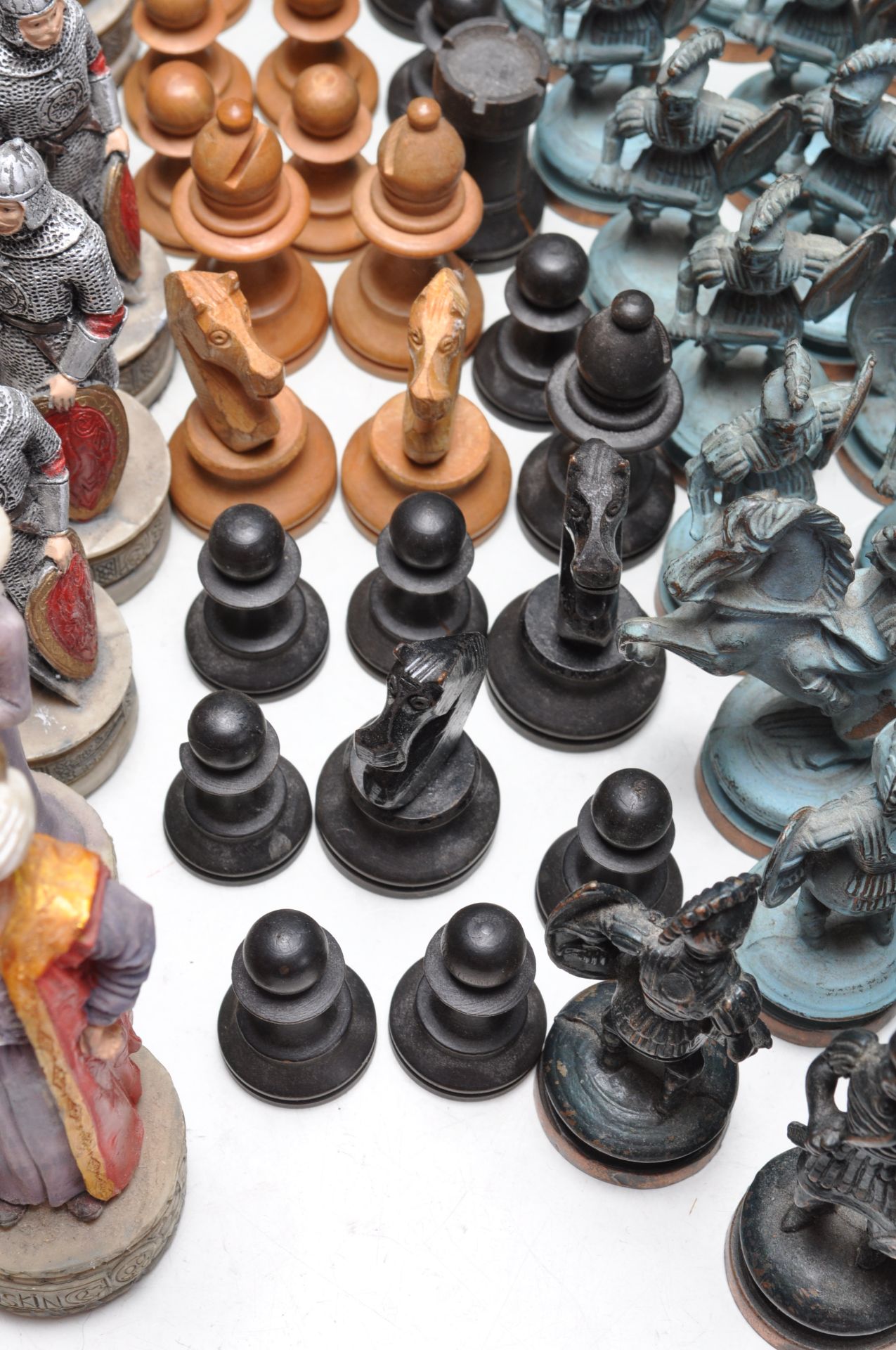 TEN SETS OF VINTAGE 20TH CENTURY CHESS PIECES - Bild 8 aus 18