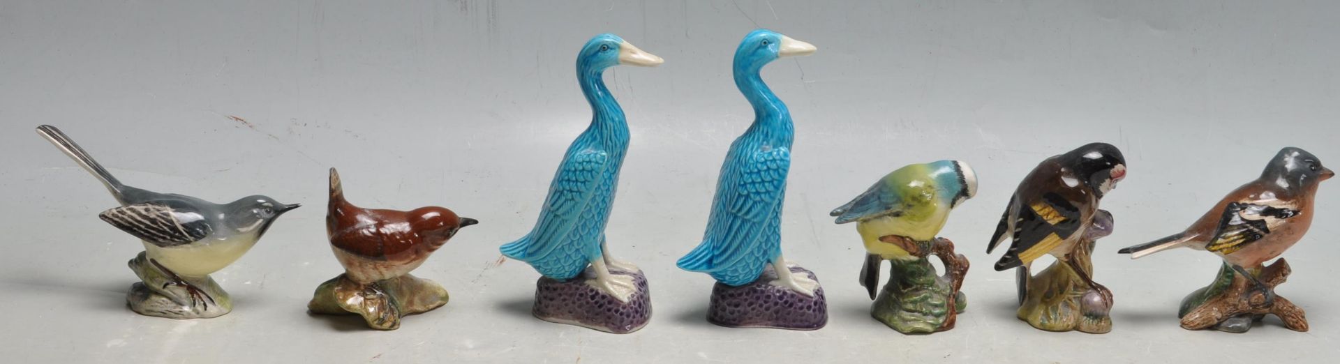 TWO EARLY 20TH CENTURY CHINESE PORCELAIN TURQUOISE DUCKS AND FIVE BESWICK BIRD FIGURINES - Bild 2 aus 10