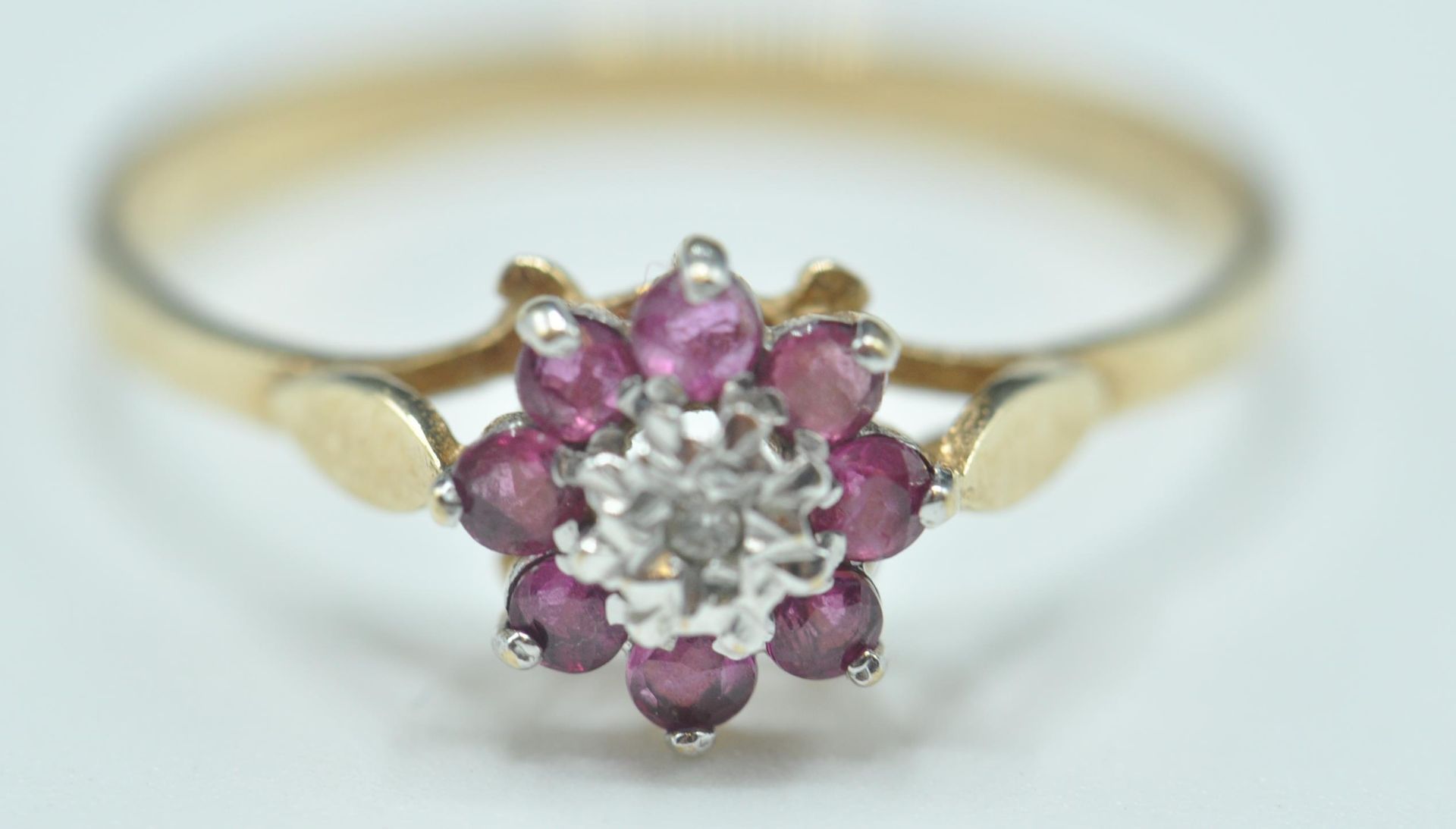 9CT GOLD GARNET & DIAMOND RING - Image 2 of 7