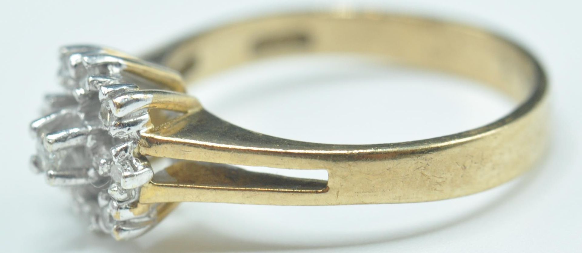 YELLOW GOLD AND DIAMOND RING - Image 3 of 8