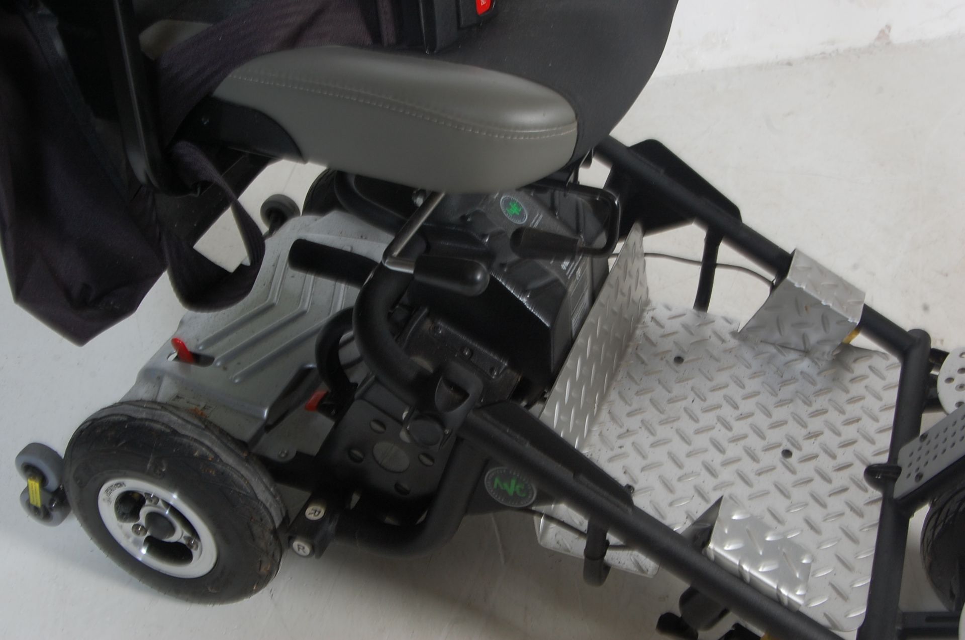 QUINGO AIR MOBILITY AID SCOOTER IN SILVER - Bild 8 aus 9
