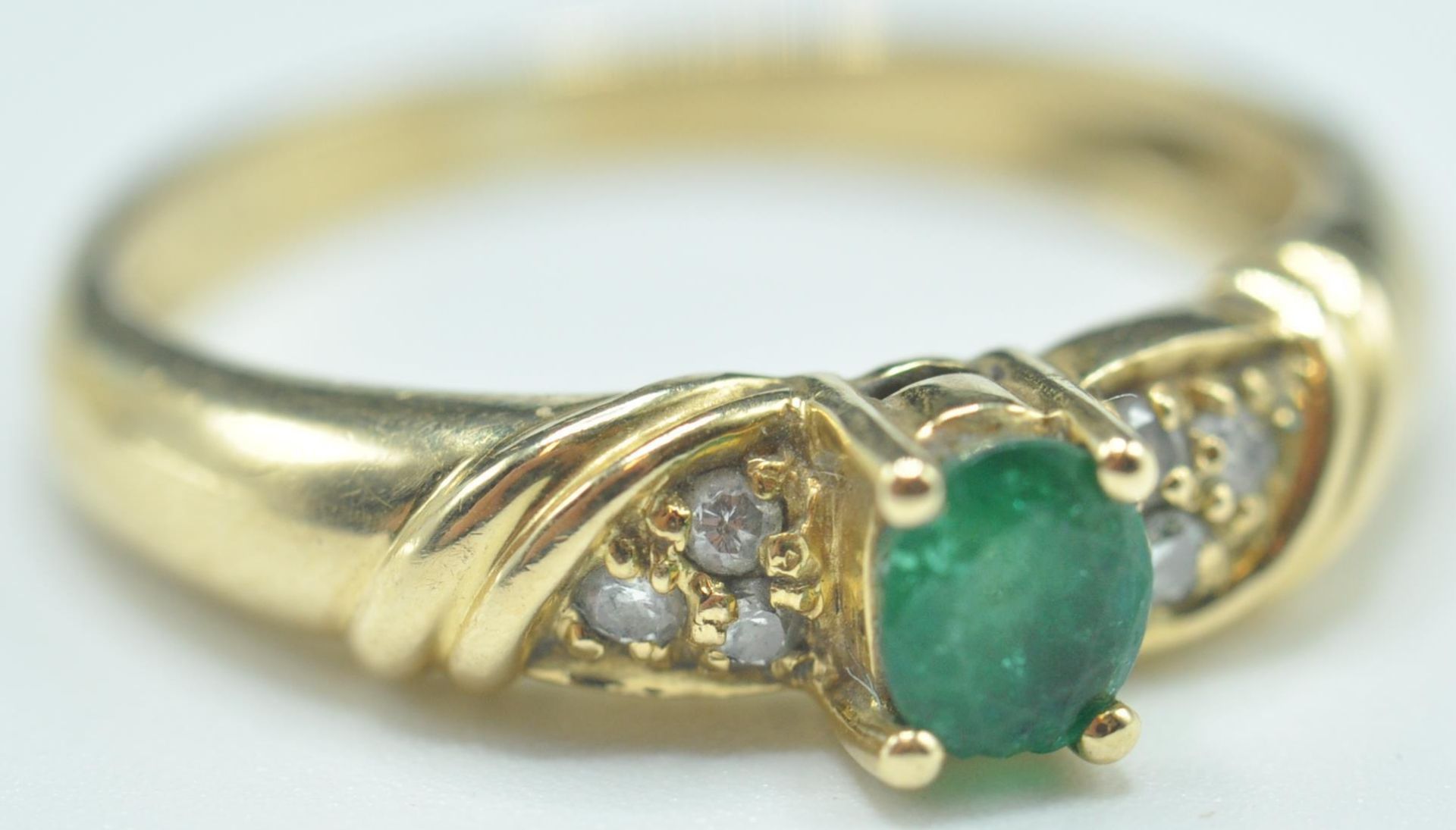 18CT GOLD EMERALD & DIAMOND RING