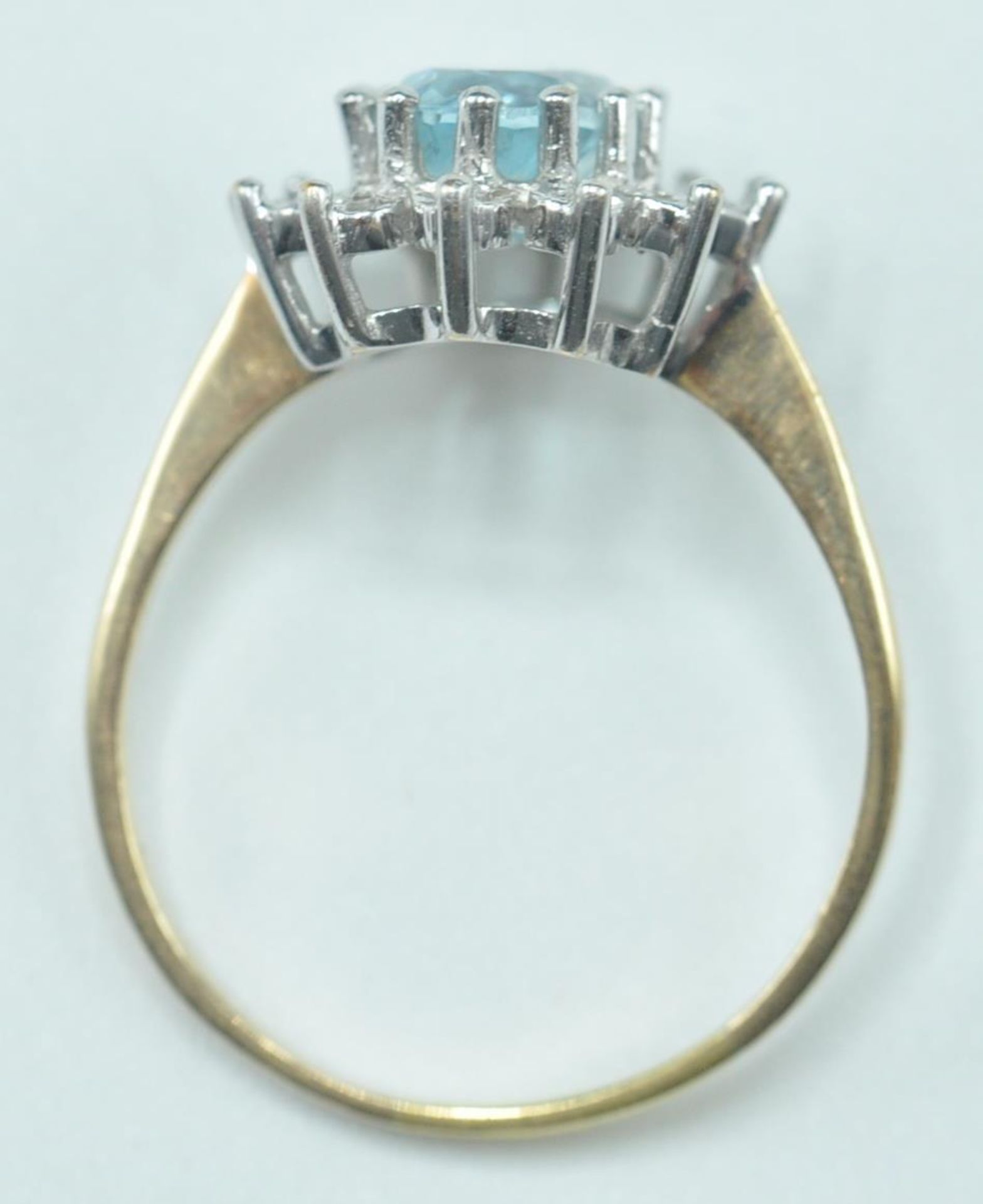 9CT GOLD AQUAMARINE & DIAMOND CLUSTER RING - Bild 7 aus 7