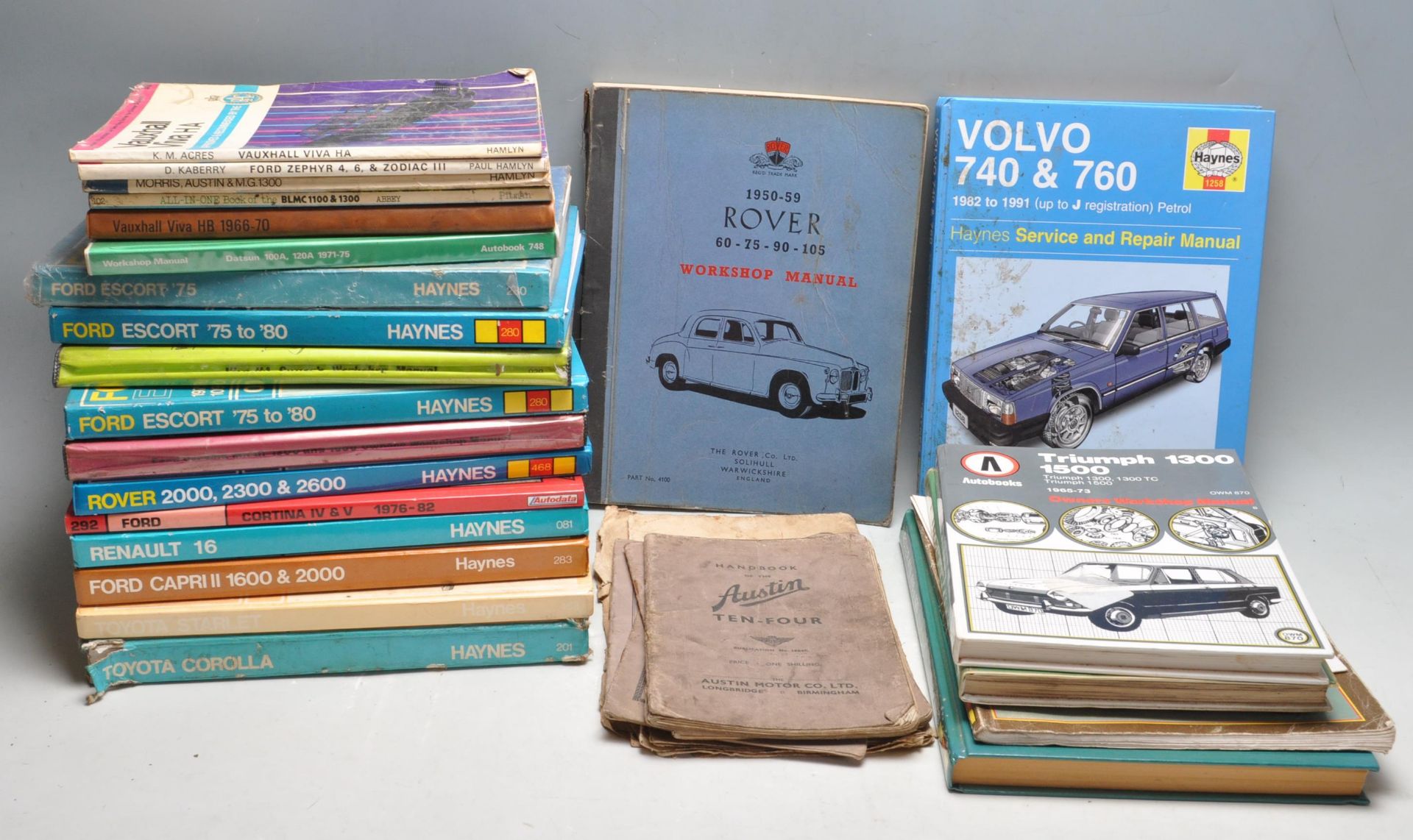 COLLECTION OF VINTAGE MID - LATE 20TH CENTURY CAR MANUALS