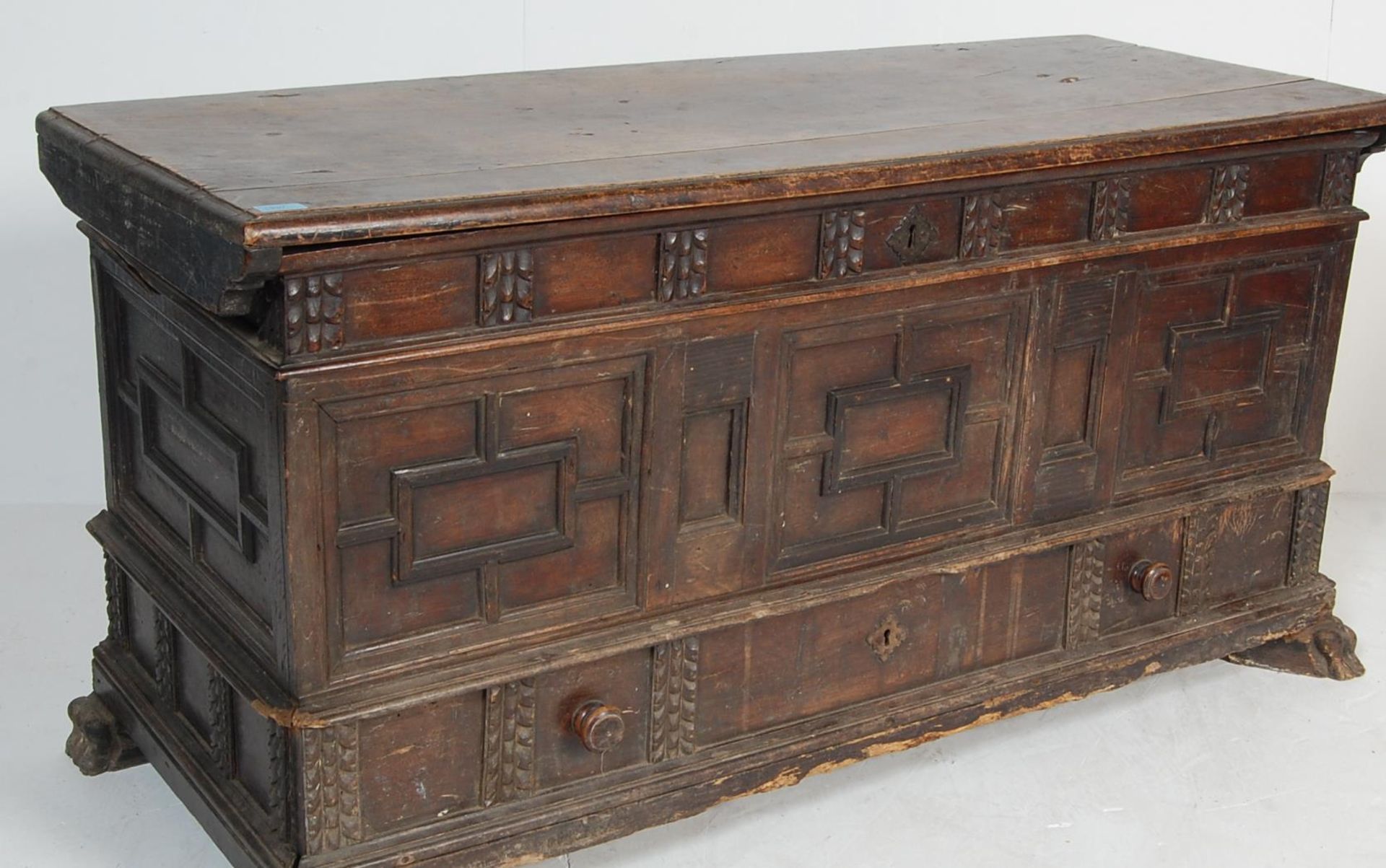 ANTIQUE 17TH CENTURY ITALIAN WALNUT CASSONE - Bild 2 aus 8