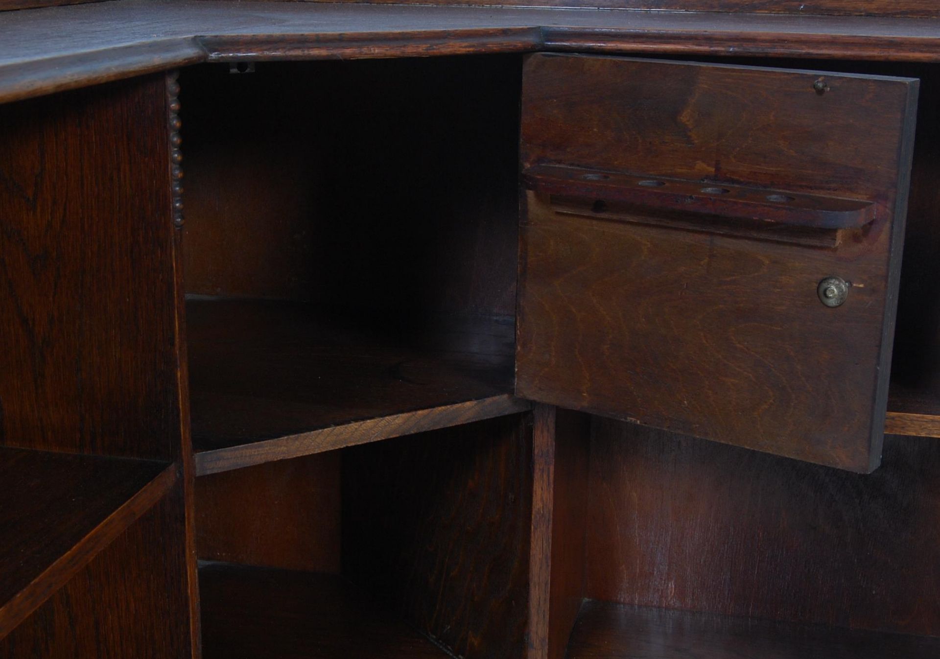 1930'S SOLID OAK CORNER BOOKCASE CABINET - SHELVES - Bild 8 aus 10