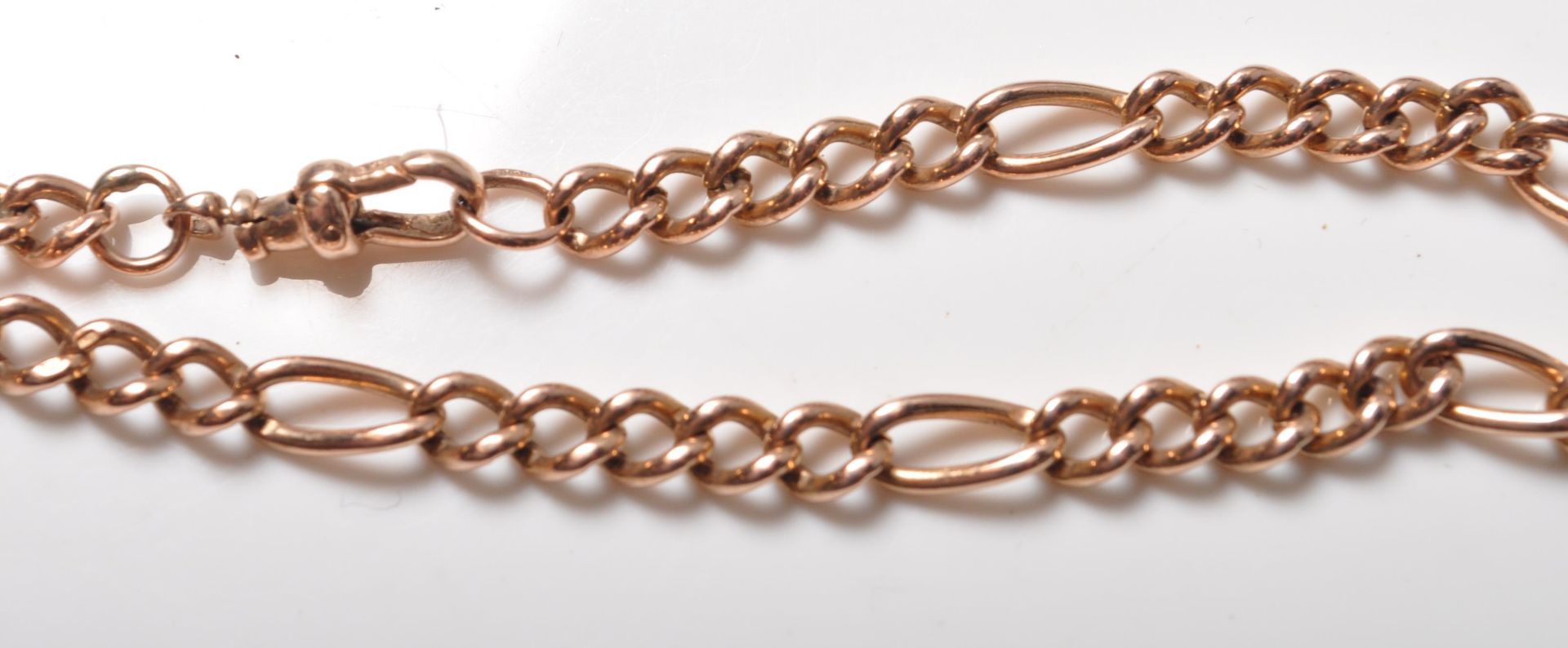 9CT GOLD FIGARO CHAIN BRACELET WITH T BAR - Image 4 of 5