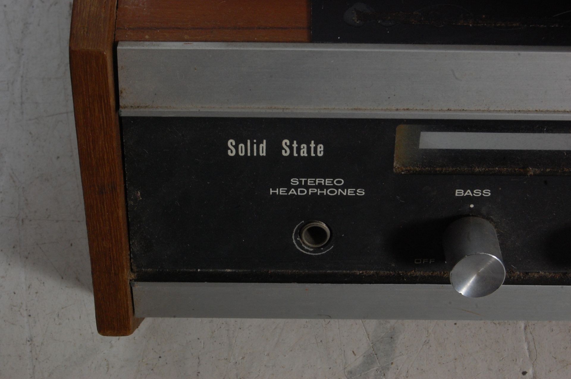 TWO VINTAGE RETRO 20TH CENTURY TEAK WOOD CASE RECORD PLAYERS AND TWO PAIRS OF SPEAKERS - Bild 10 aus 23