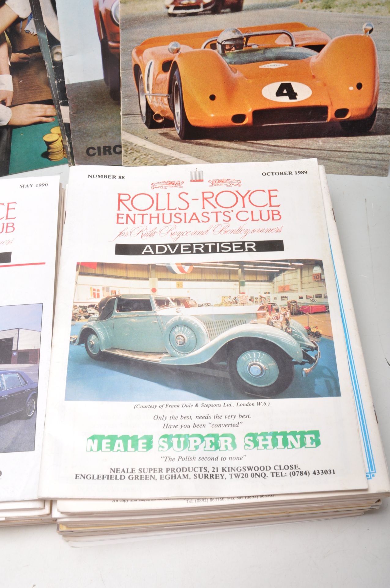 GROUP OF VINTAGE ROLLS ROYCE AND AUTOMOBILIA RELATED MAGAZINES - Bild 4 aus 11