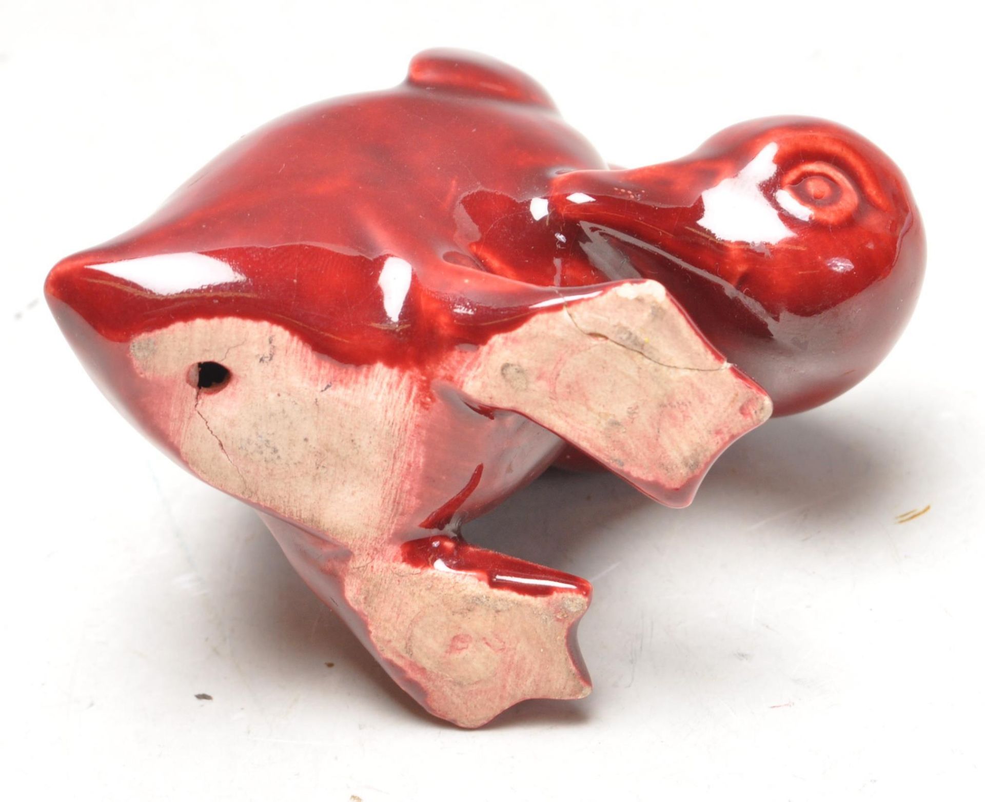 UNUSUAL EARLY 20TH CERAMIC DEEP RED FLAMBE GLAZED FIGURINE OF A DUCK - Bild 5 aus 7