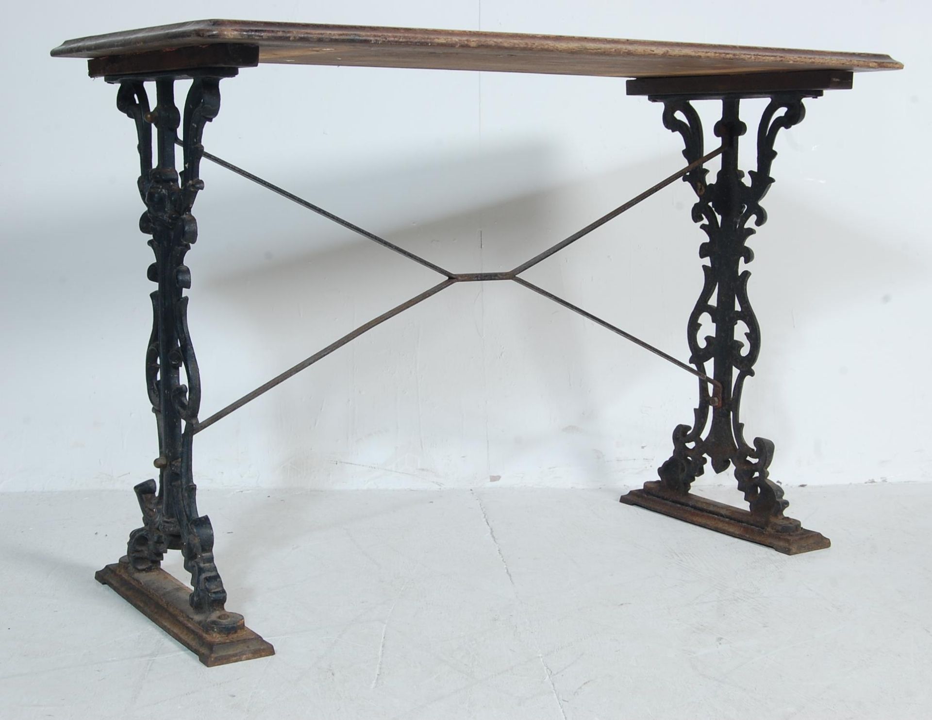 19TH CENTURY VICTORIAN CAST IRON AND WOOD GARDEN TABLE / PUB TABLE