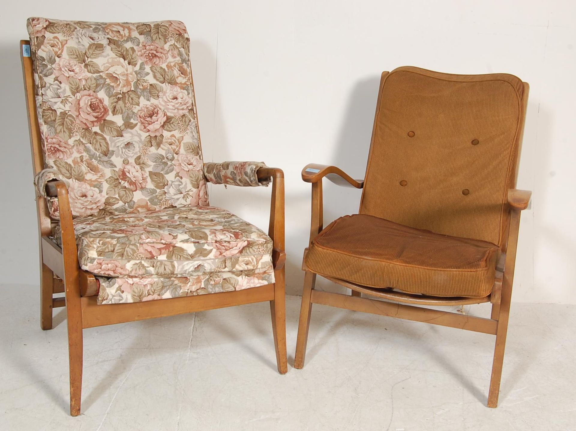 TWO RETRO 20TH CENTURY TEAK WOOD CINTIQUE ARMCHAIRS - Bild 2 aus 8